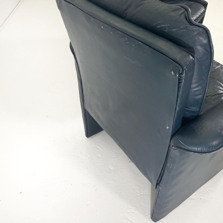 Pair of Blue Leather Lounge Chairs For Sale at 1stDibs