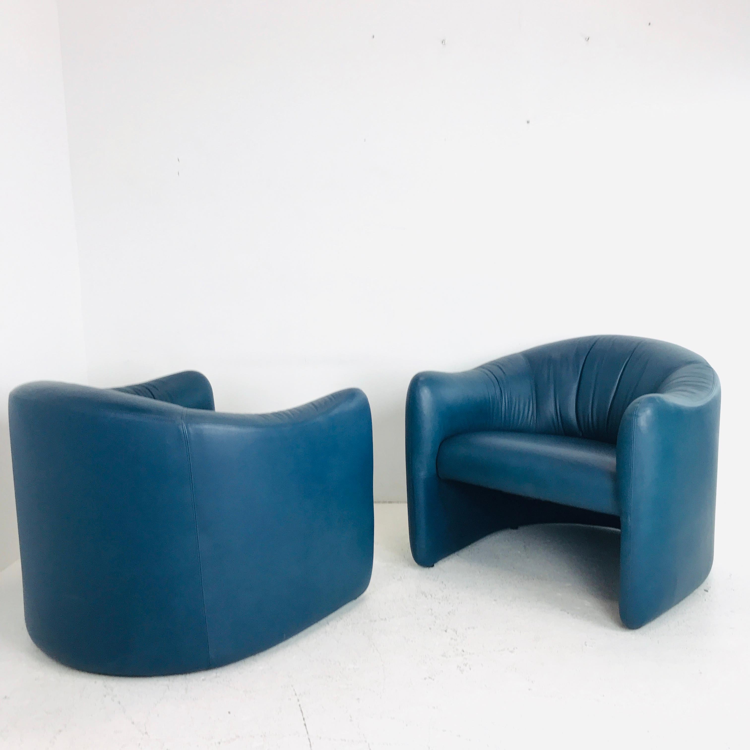 20th Century Pair of Blue Leather Metro Lounge Chairs