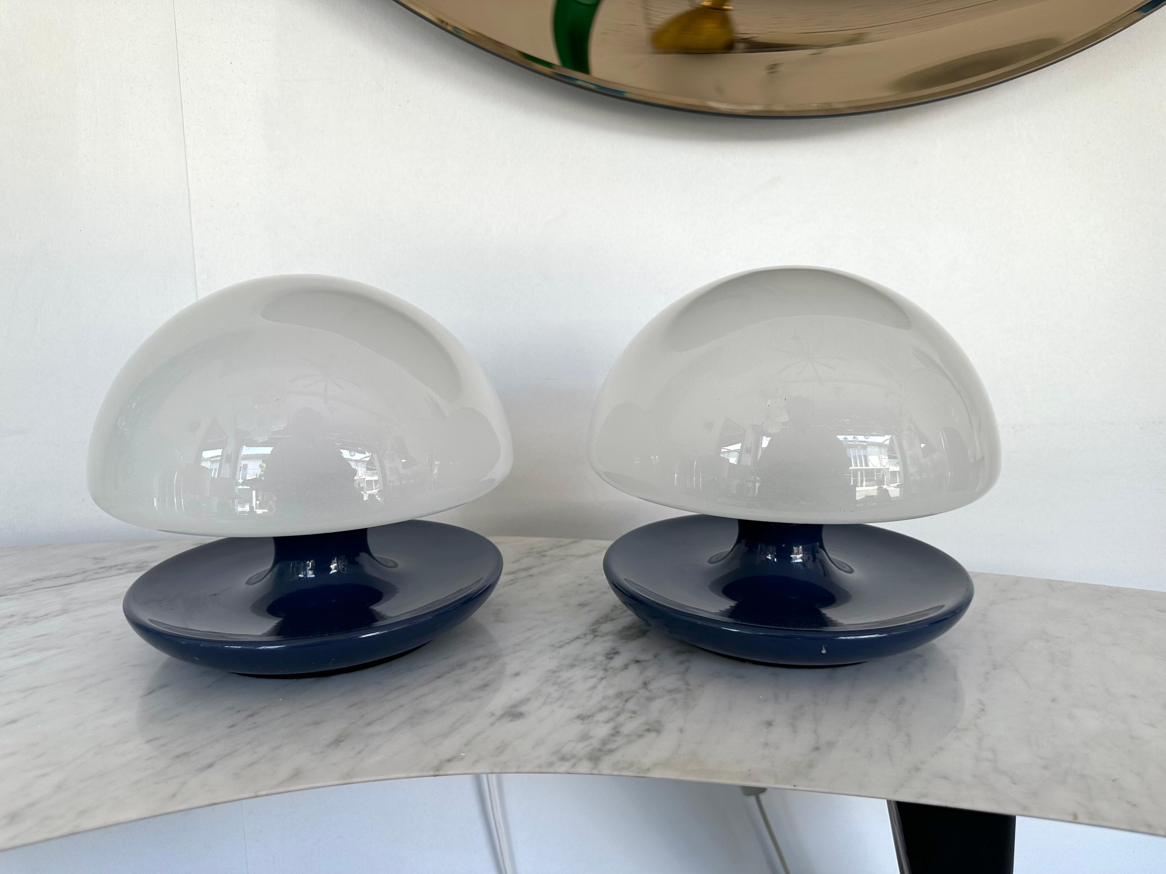 rare pair of table or bedside lamps in blue lacquered metal version and opaline sandblasted glass by the italian designer Vittorio Balli for the editor Sirrah. Rare brass version. Famous design like Reggiani, Sciolari, Stilux, Stilnovo, Angelo