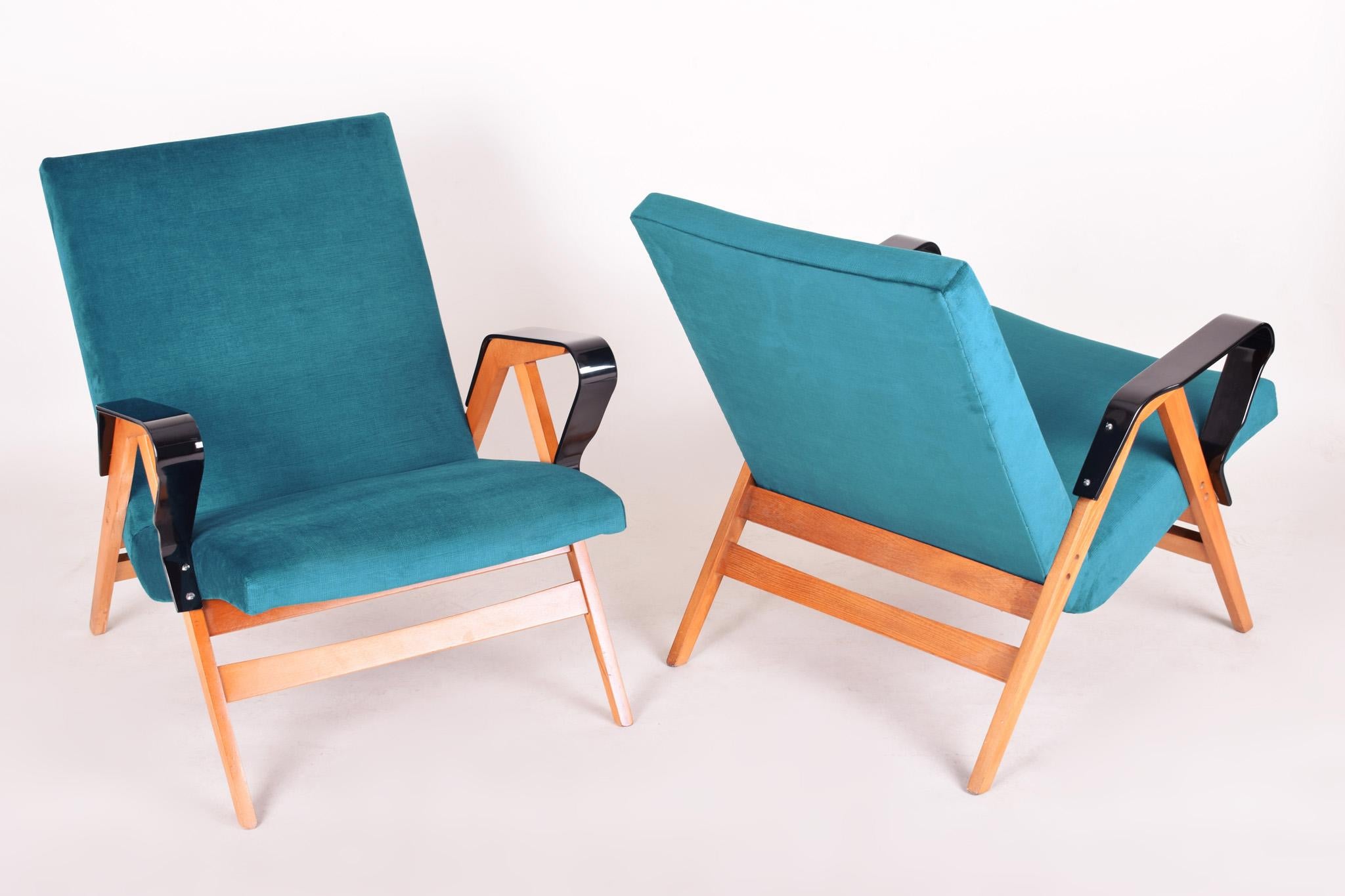 Pair of Blue Midcentury Armchairs, Made by Tatra Pravenec, 1950s Czechia In Good Condition For Sale In Horomerice, CZ