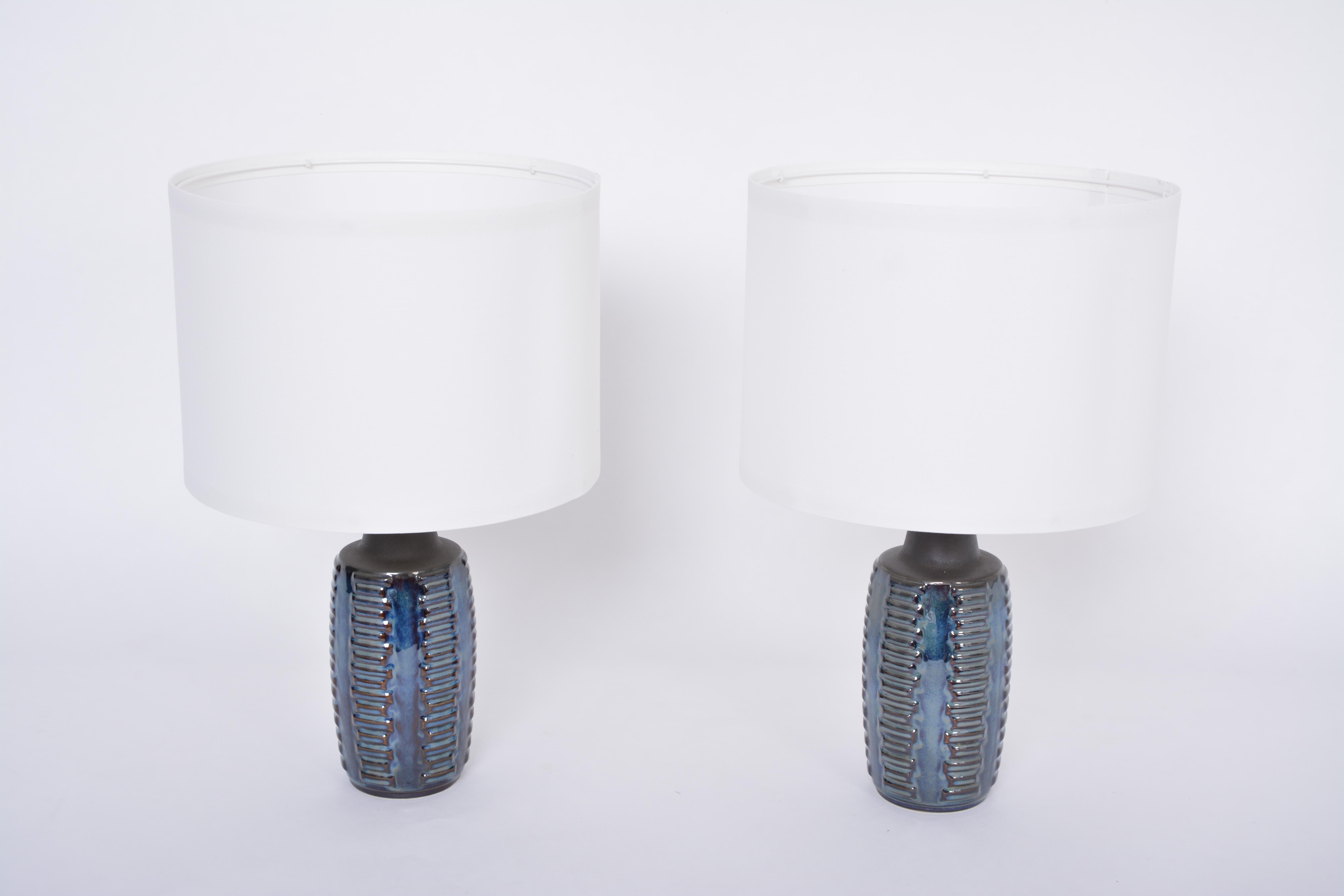Mid-Century Modern Paire de lampes de table bleues du milieu du siècle modèle 1034 par Einar Johansen pour Soholm en vente