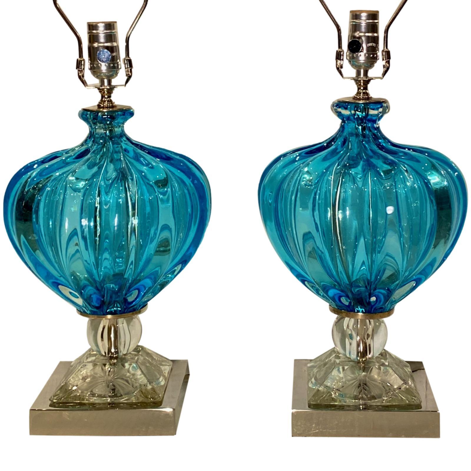 italien Paire de lampes bleues en verre de Murano en vente