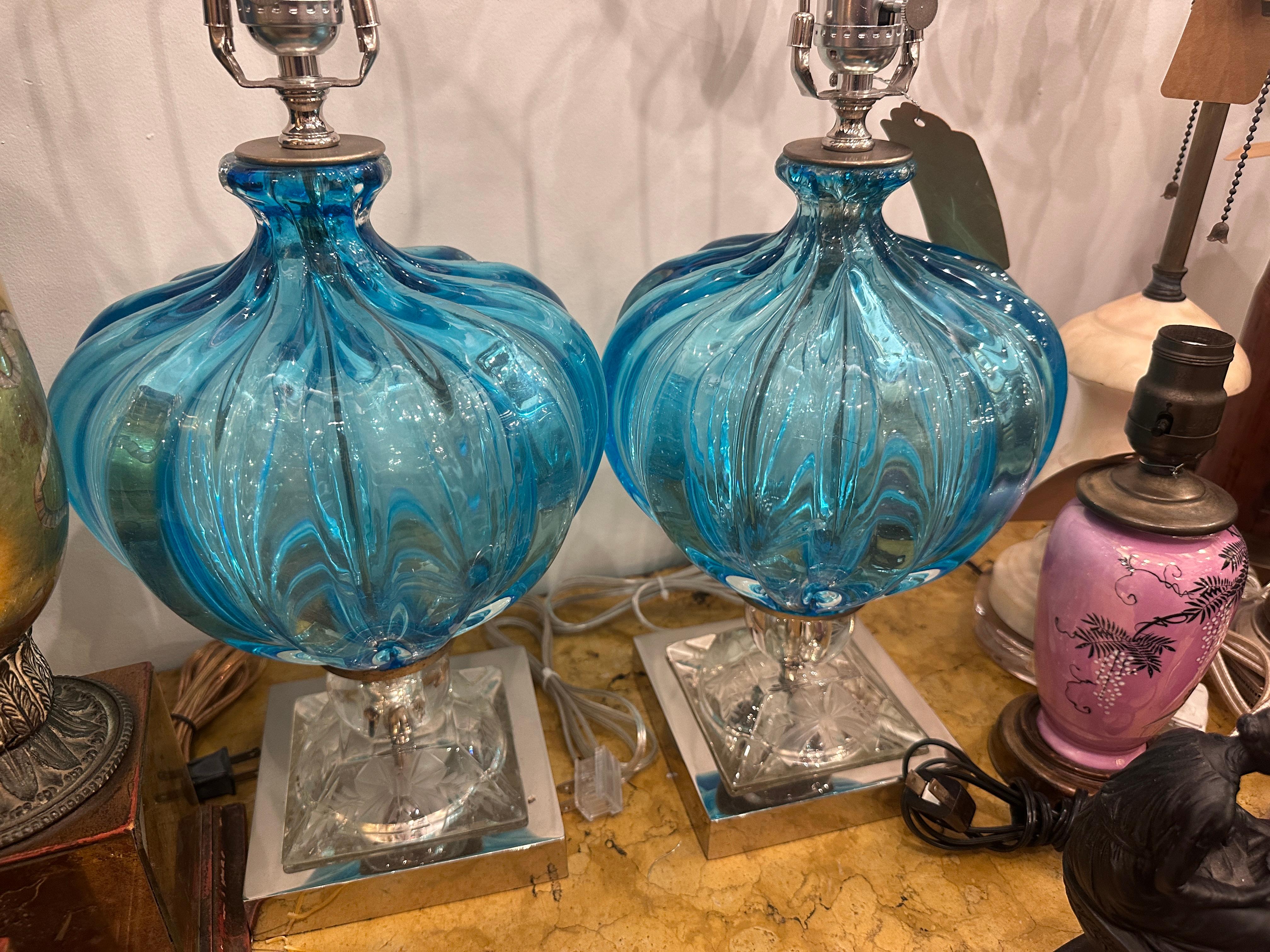 Coppia di lampade in vetro di Murano blu In condizioni buone in vendita a New York, NY