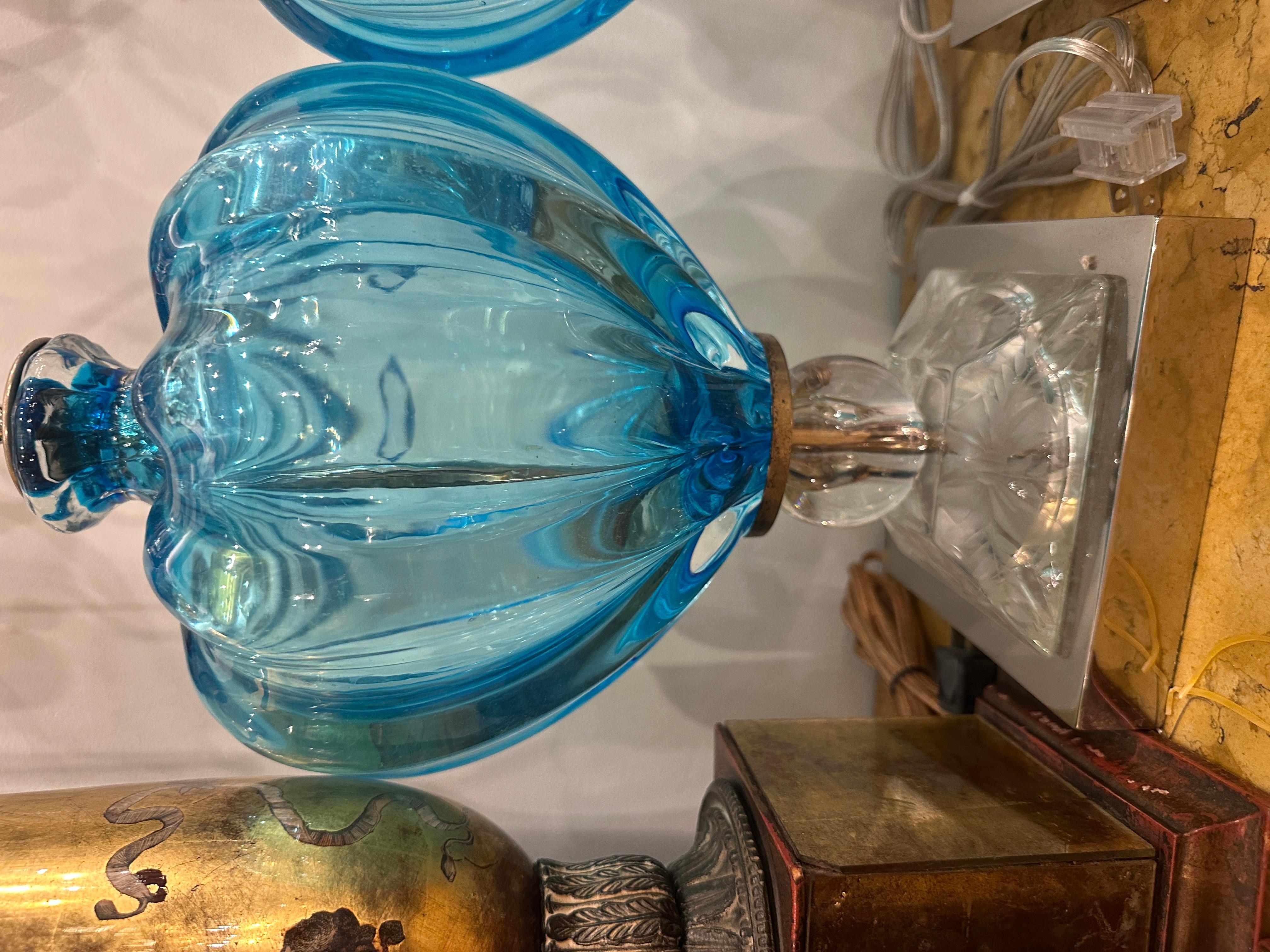 Metà XX secolo Coppia di lampade in vetro di Murano blu in vendita