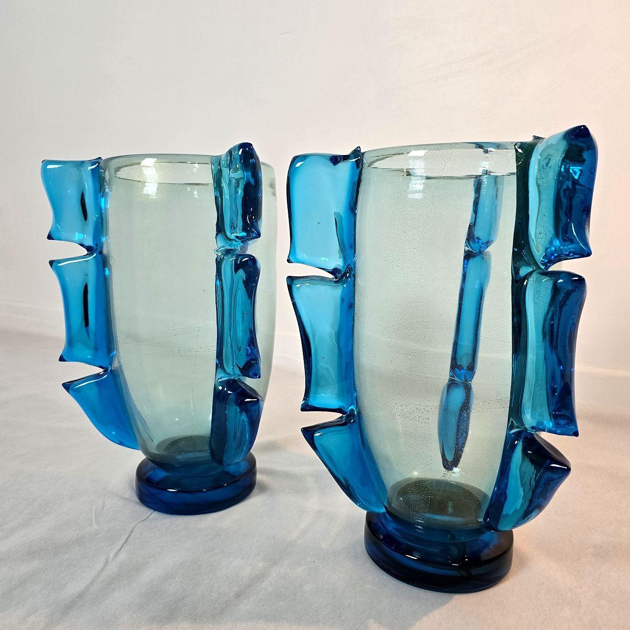 Mid-Century moderno Coppia di vasi in vetro di Murano blu in vendita