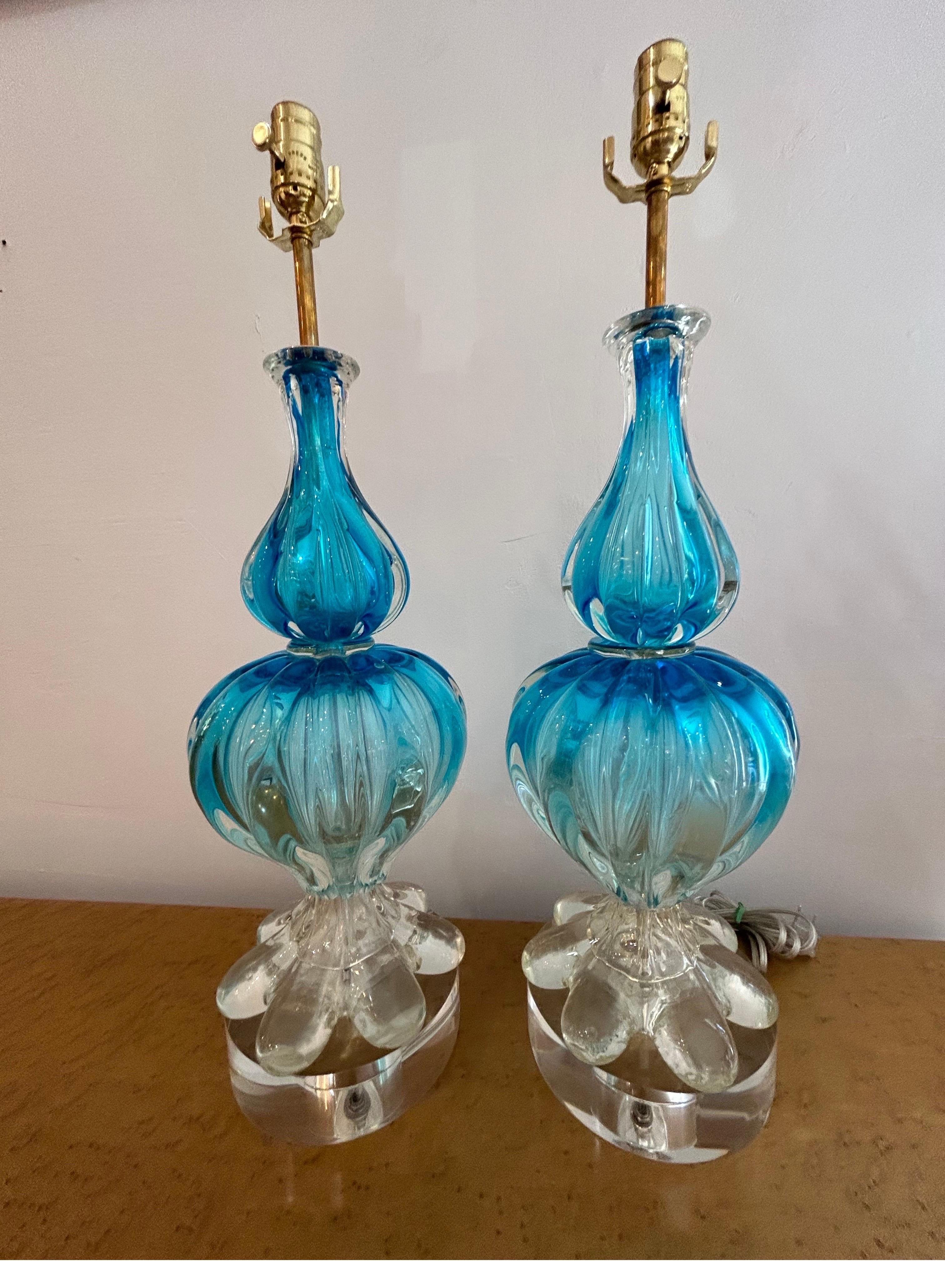 Mid-Century Modern Pair of blue Murano lamps by Seguso For Sale