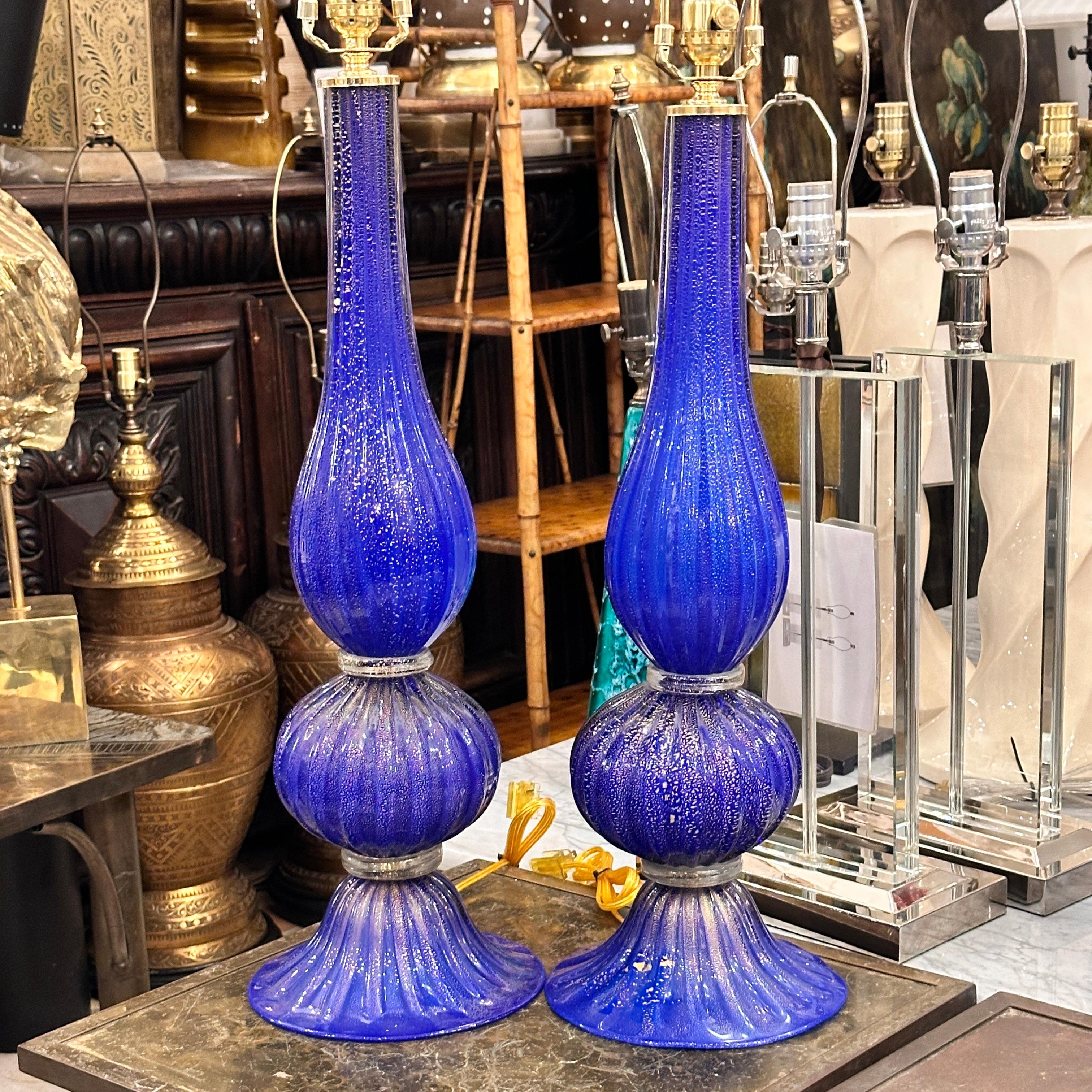 Verre de Murano Paire de lampes de table bleue de Murano  en vente