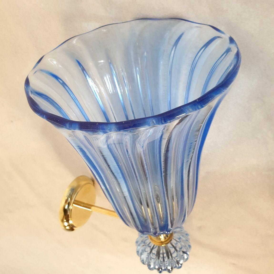 Pareja de apliques neoclásicos azules de Murano finales del siglo XX en venta
