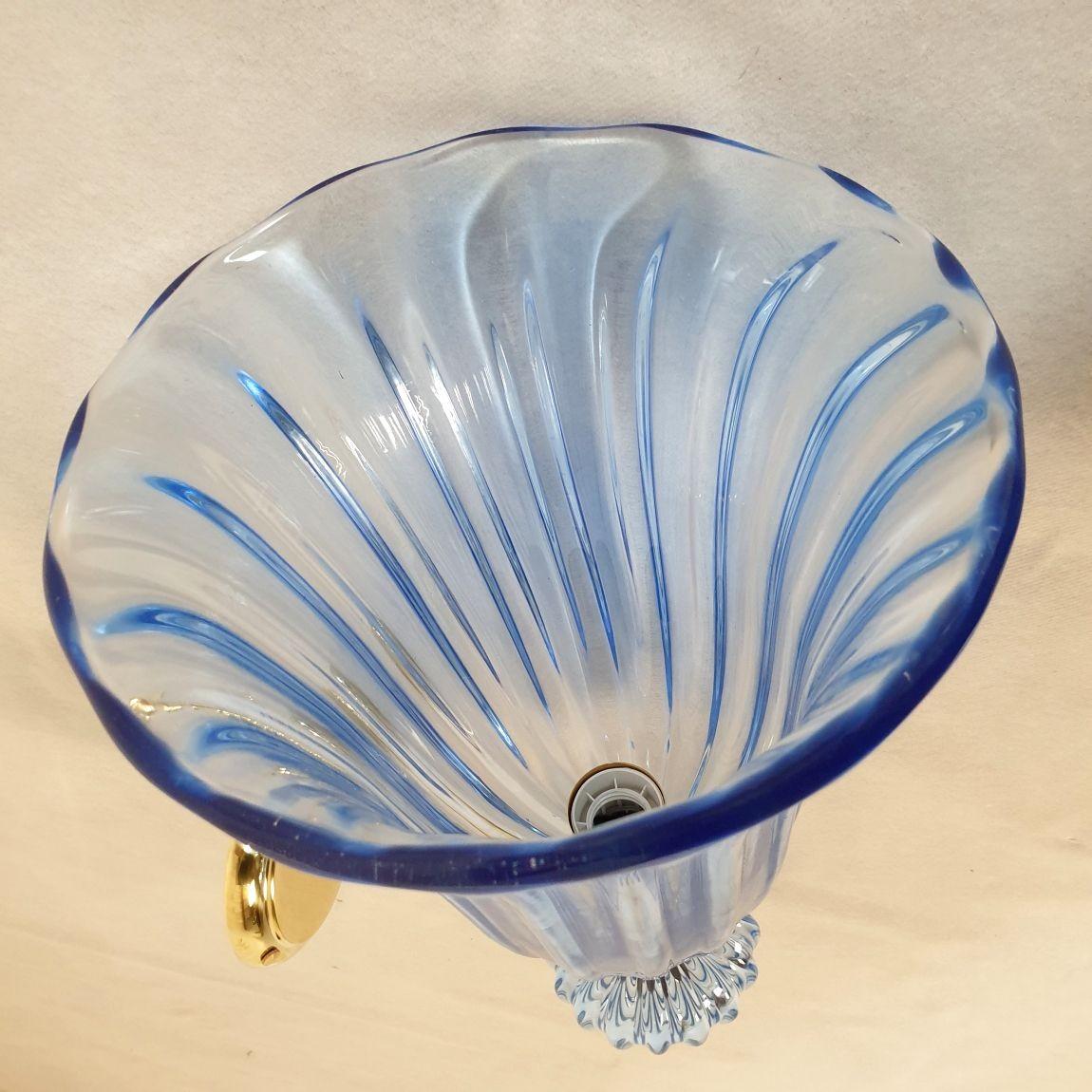 Pareja de apliques neoclásicos azules de Murano Latón en venta