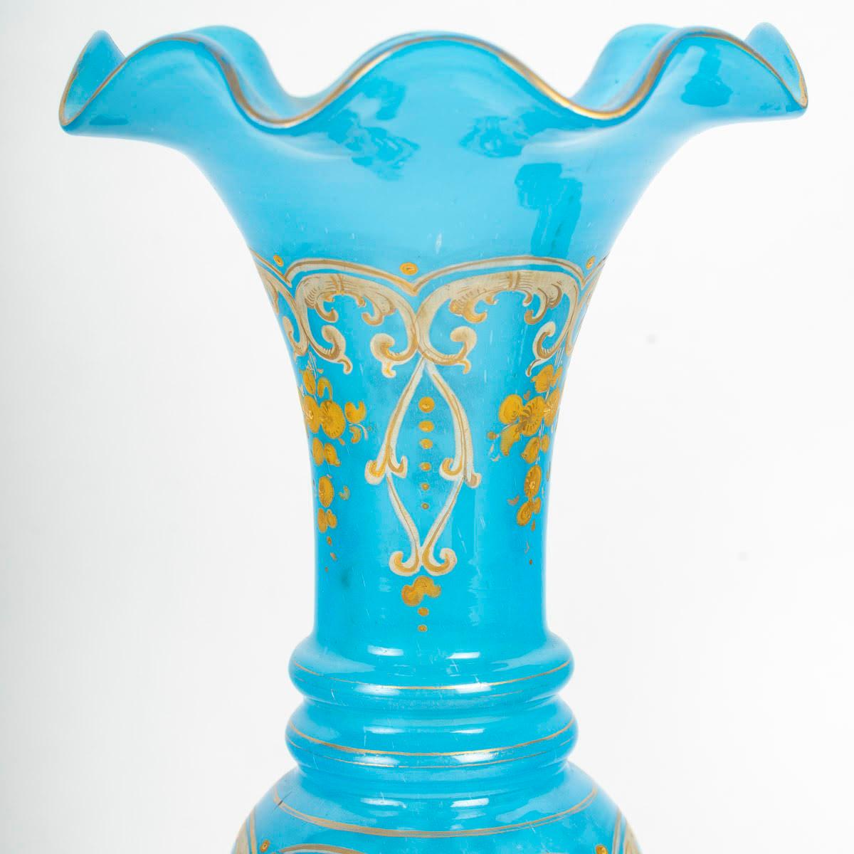 Pair of blue opaline vases with gold accents, 19th century, Napoleon III period.

Pair of 19th century vases from the Napoleon III period in blue opaline.
H: 26 cm, D: 13.5 cm