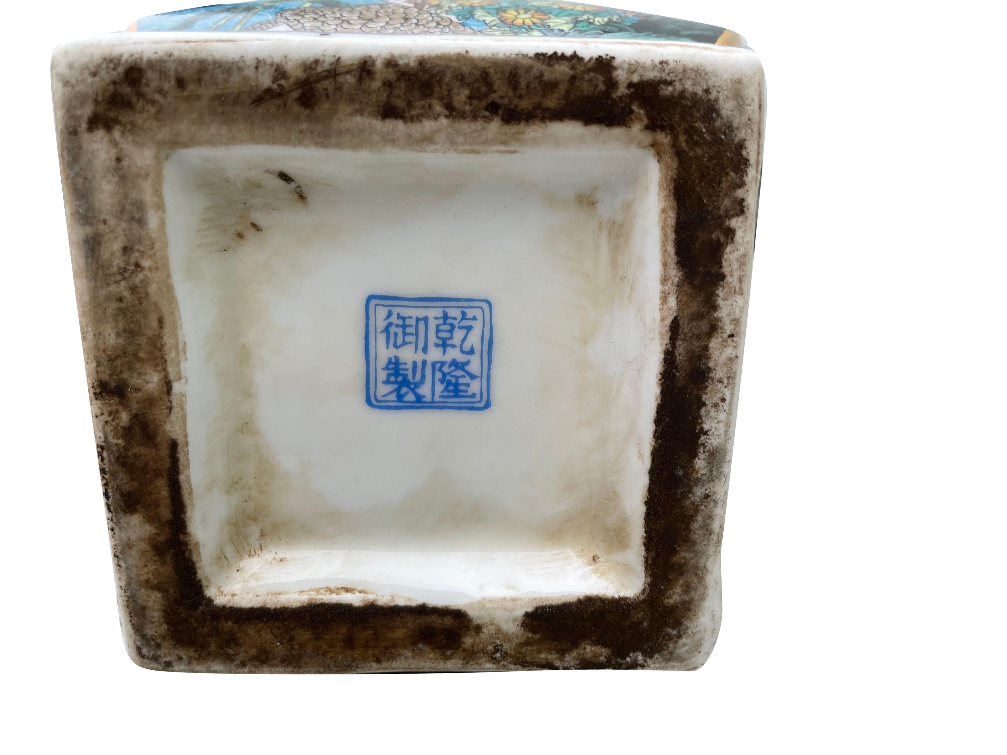 20ième siècle Paire de vases orientaux bleus peints à la main, 20ème siècle en vente
