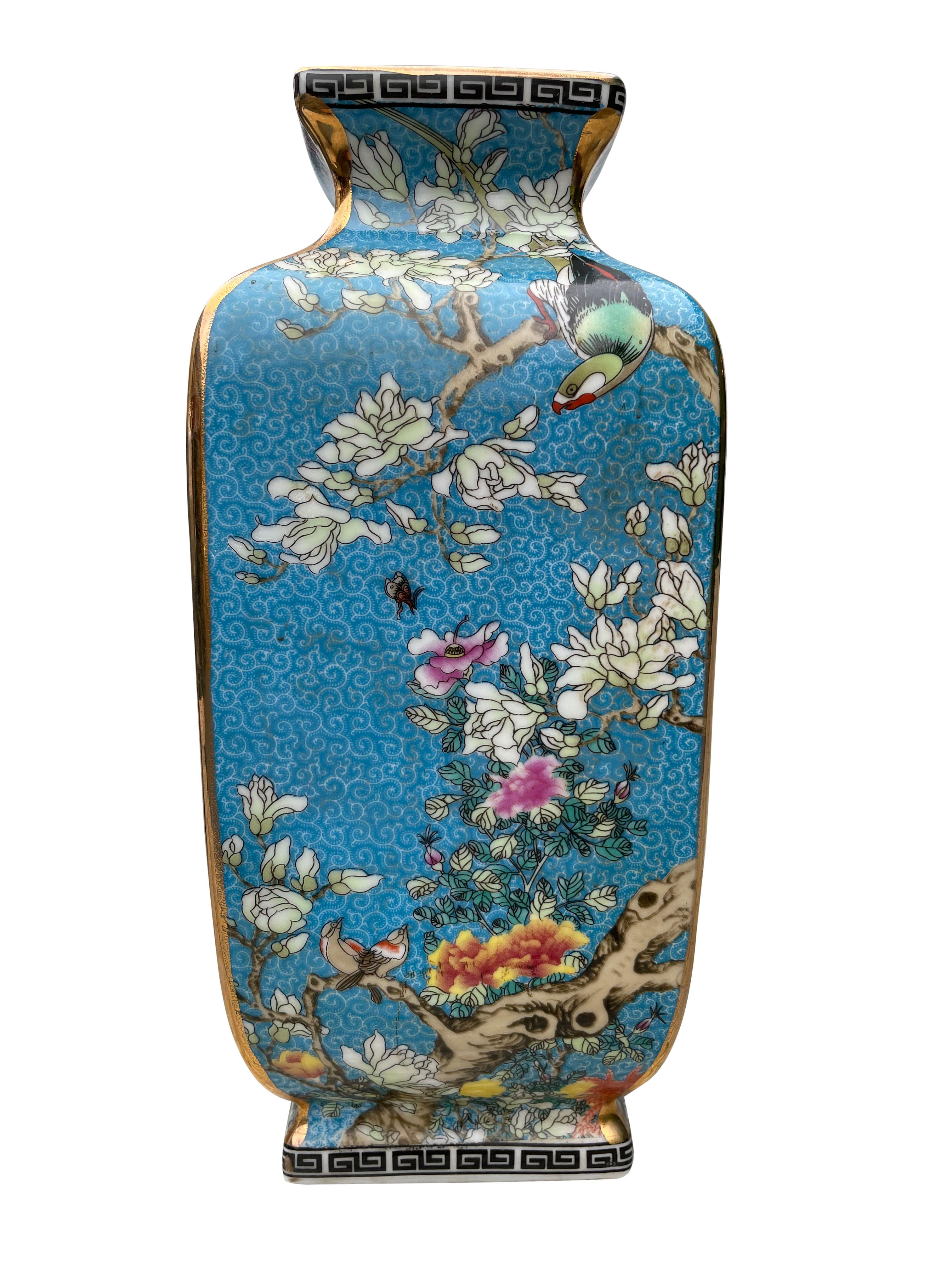 Paire de vases orientaux bleus peints à la main, 20ème siècle en vente 1