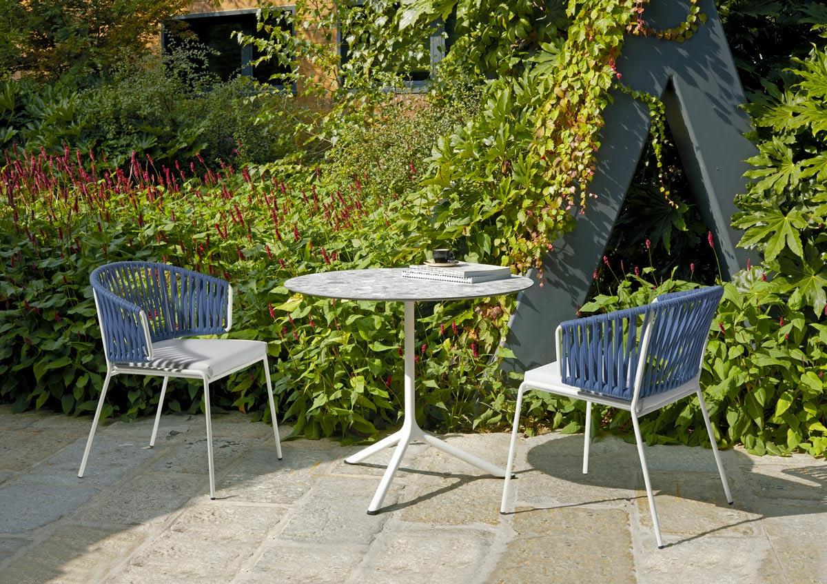 Paire de fauteuils d'extérieur ou d'intérieur en métal et cordes bleues, 21e siècle en vente 3