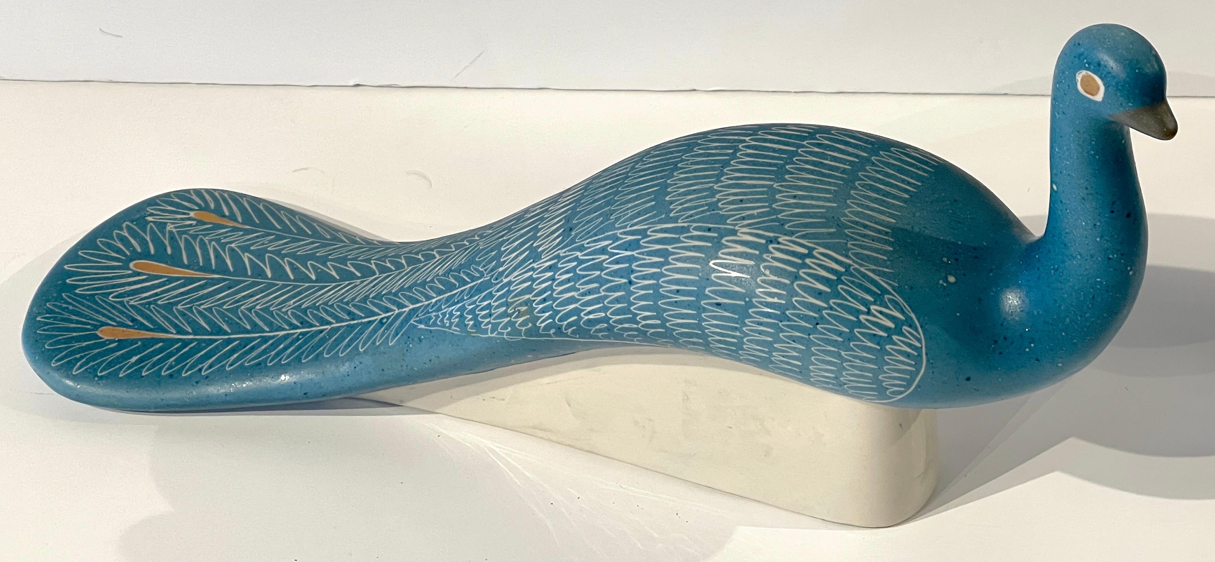 Smaltato Coppia di sculture di pavoni blu, di Waylande Gregory in vendita