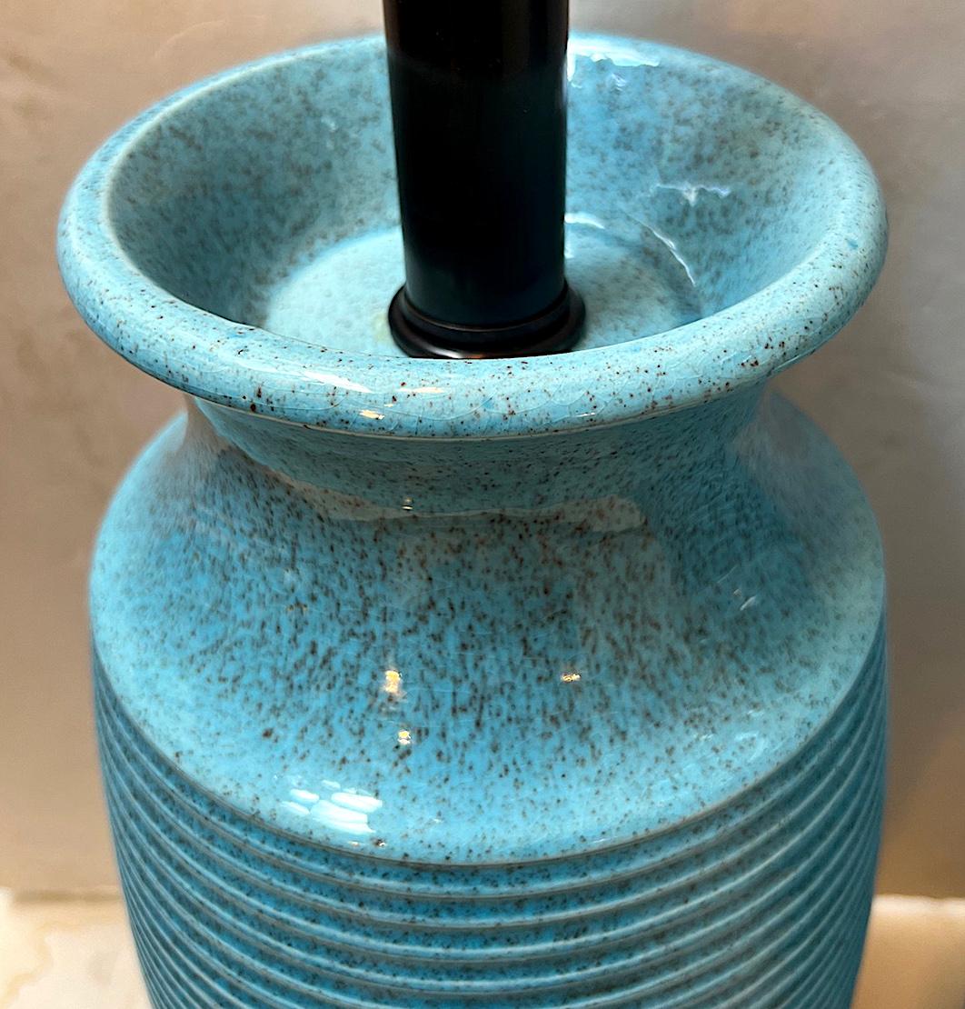 Paire de lampes en porcelaine bleue Bon état - En vente à New York, NY
