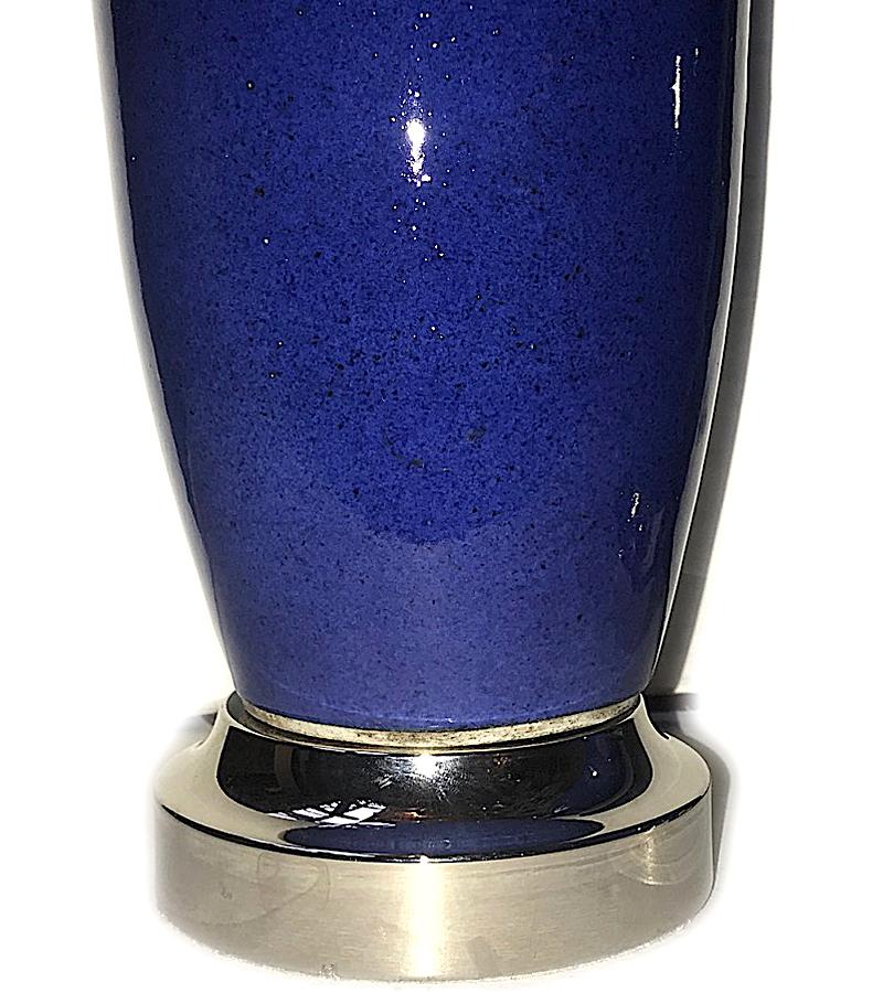 Zwei blaue Porzellan-Tischlampen (Französisch) im Angebot