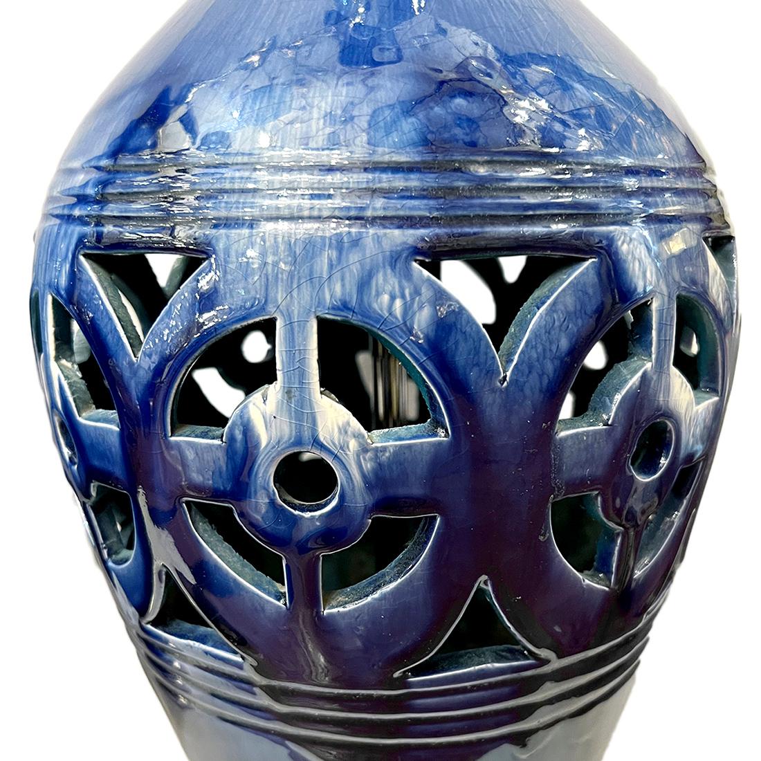Zwei blaue Porzellan-Tischlampen im Zustand „Gut“ im Angebot in New York, NY