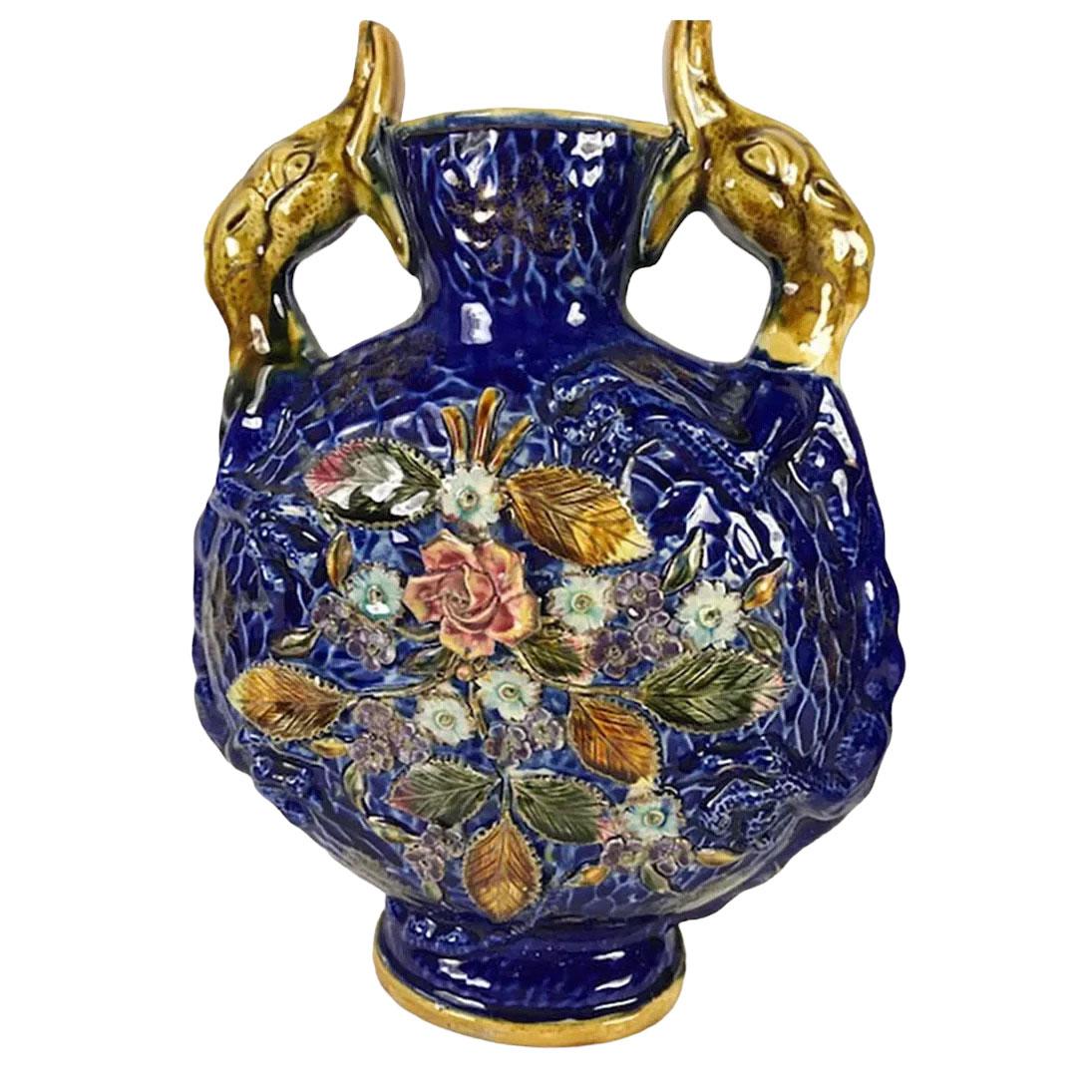 Inglese Coppia di vasi in porcellana blu con manici a forma di delfino in vendita