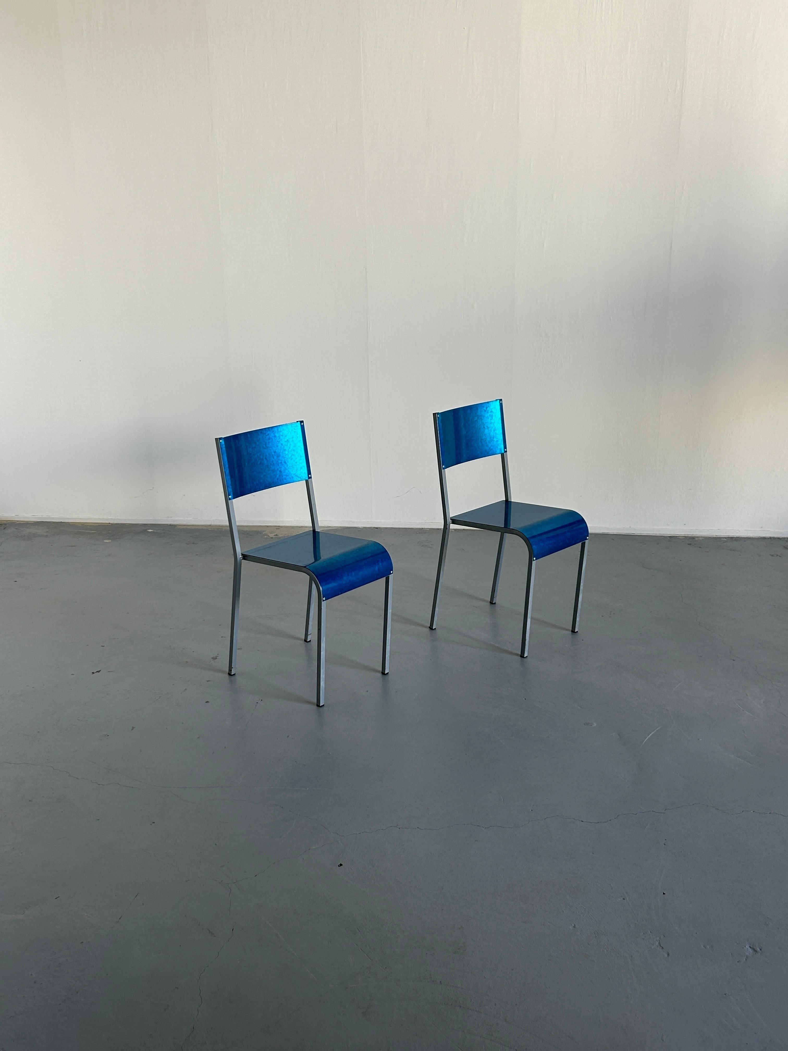 Set of two Mid-century dining chairs by Parisotto, made from an metal base and blue galvanized sheet metal seat and backrset.
A postmodern shape executed in an industrial, all-metal production, manufactured in Italy in the 1980s.

Simple, elegant