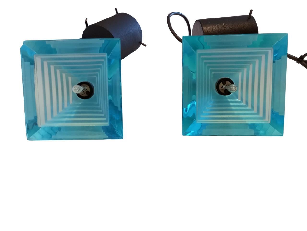 Pair of blue 'Pyramid' lamps designed by Paolo Piva for Mazzega  Murano glass  For Sale 4