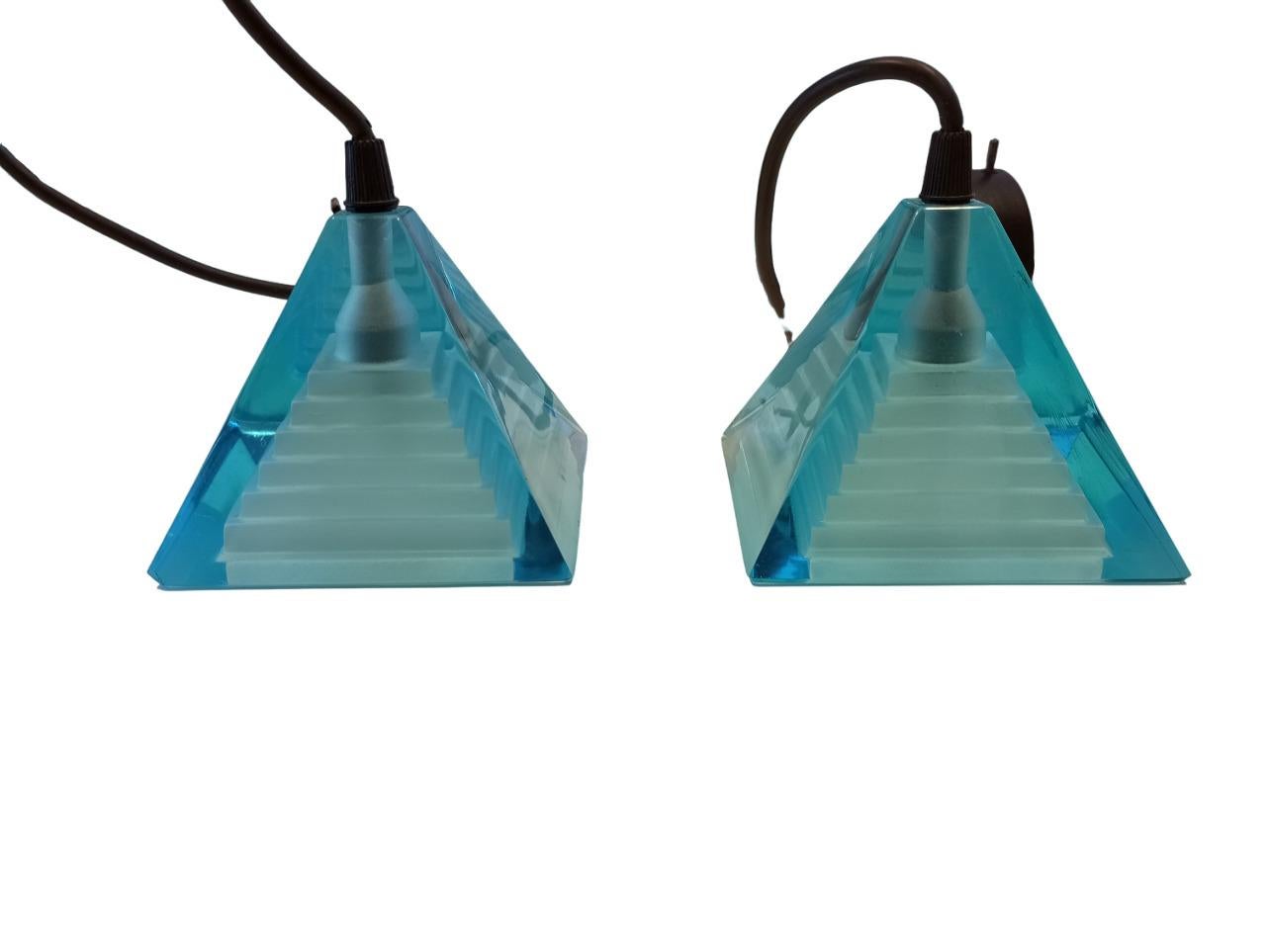 Pair of blue 'Pyramid' lamps designed by Paolo Piva for Mazzega  Murano glass For Sale 5