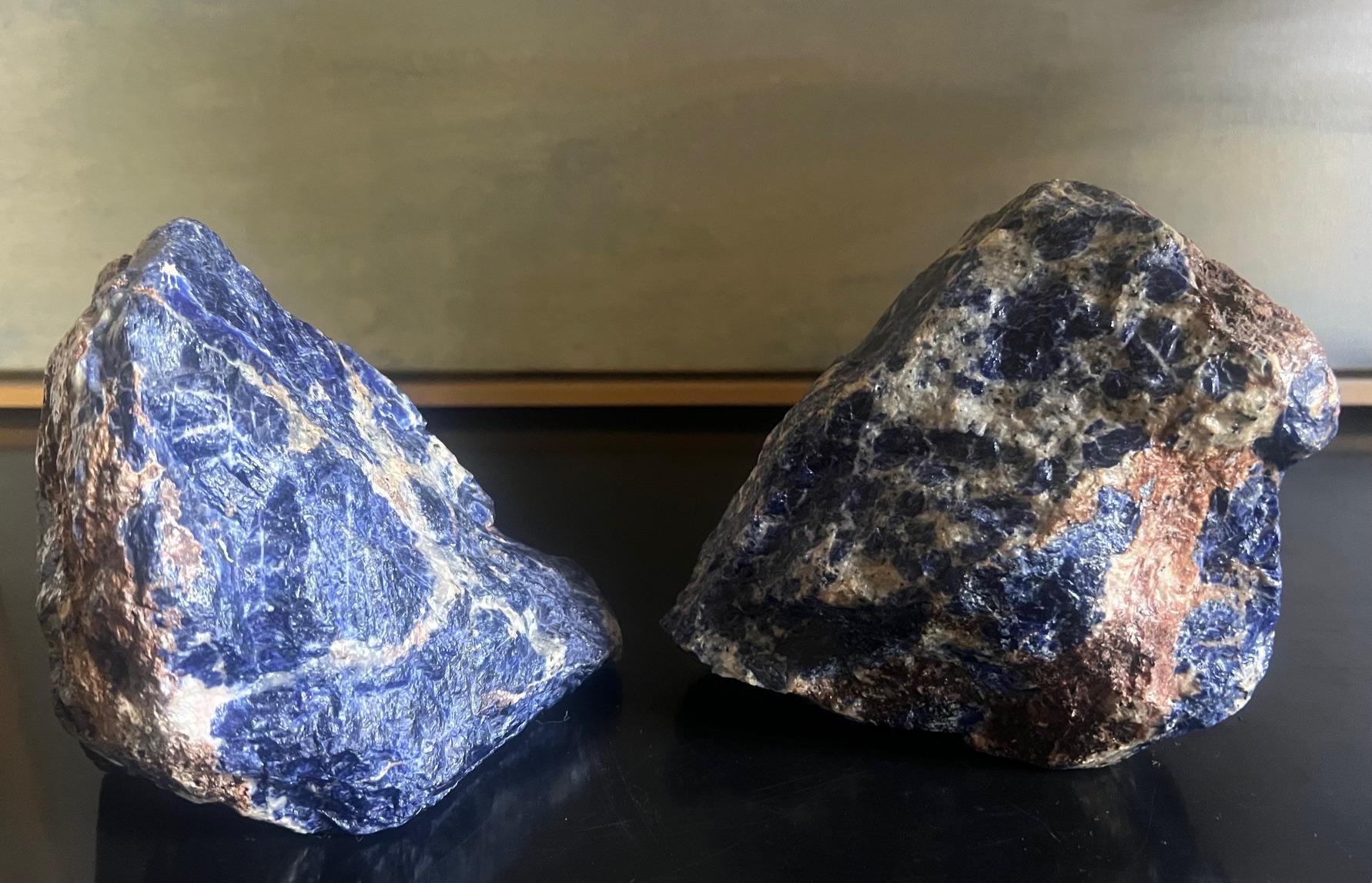 Par de sujetalibros de piedra de sodalita azul vibrante en venta 4