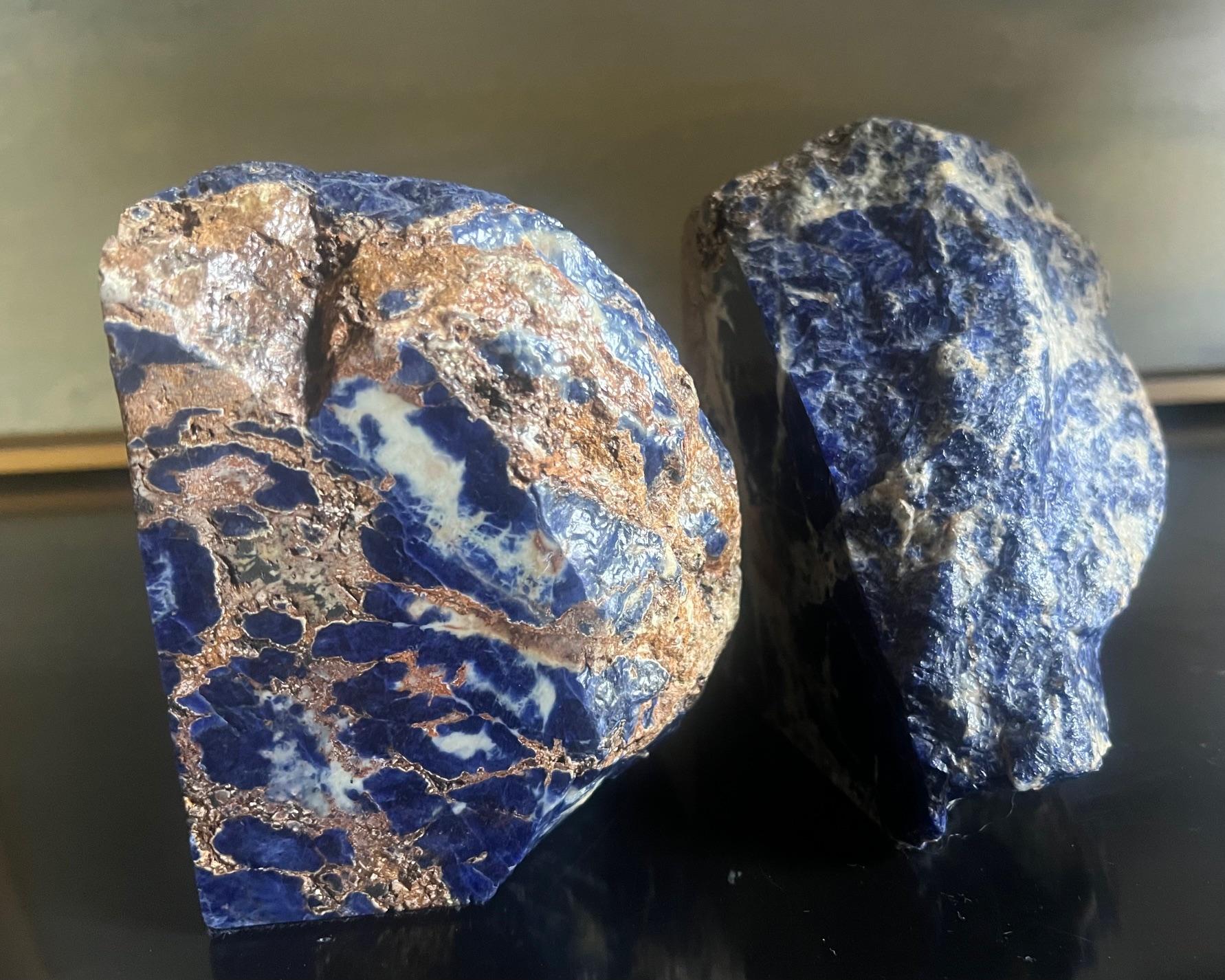 Par de sujetalibros de piedra de sodalita azul vibrante en venta 5