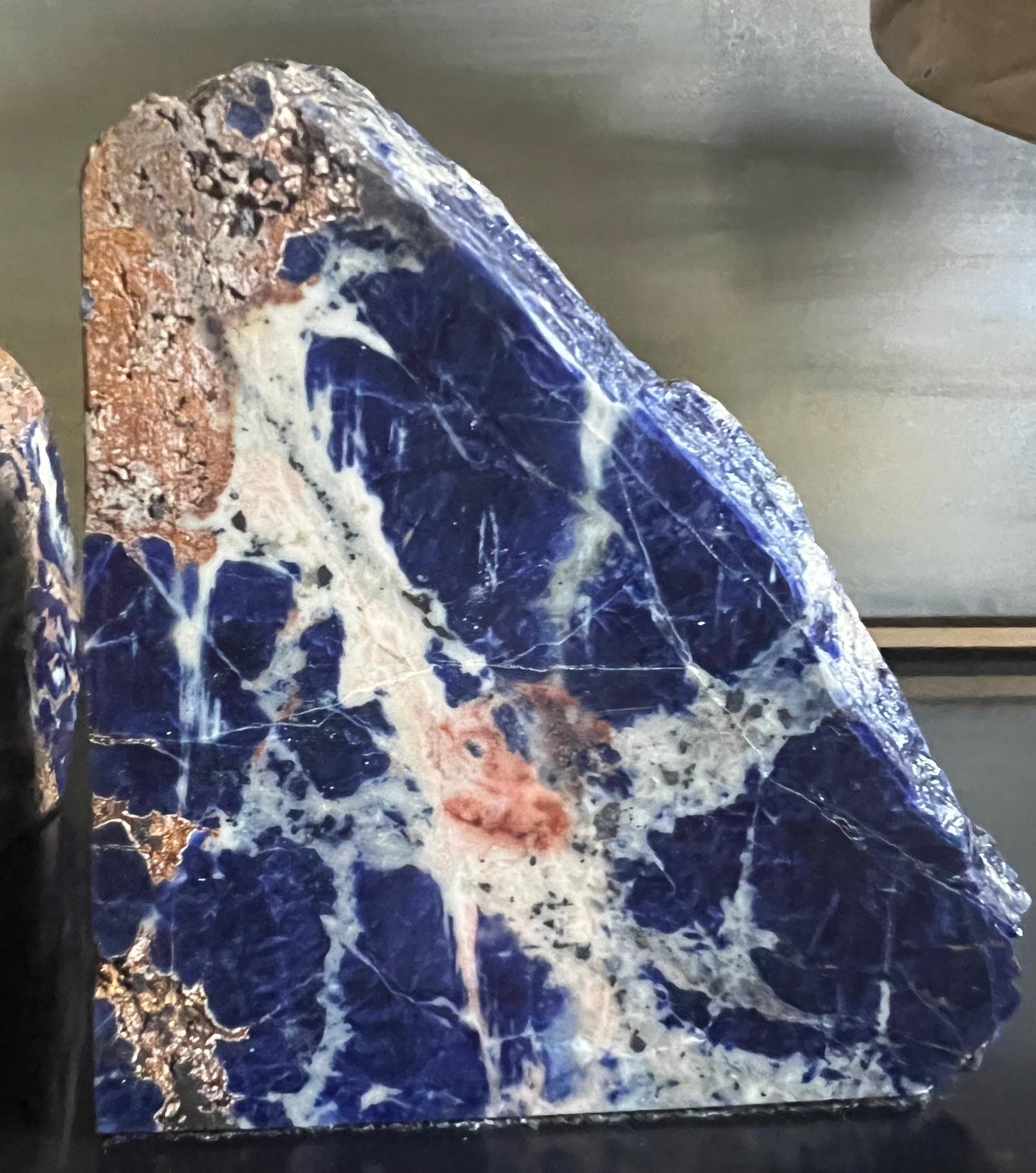 Par de sujetalibros de piedra de sodalita azul vibrante en venta 6