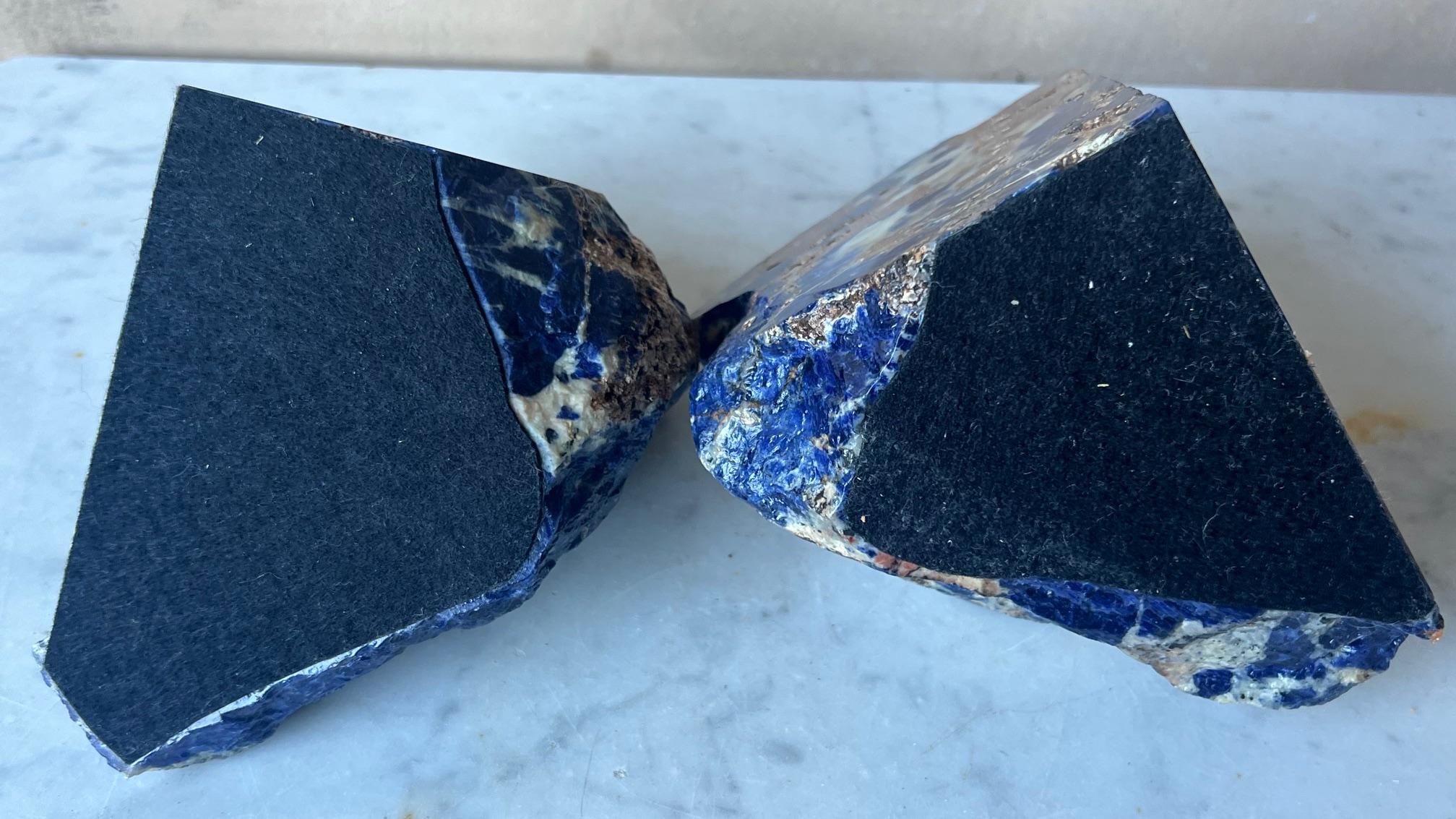 Par de sujetalibros de piedra de sodalita azul vibrante en venta 7