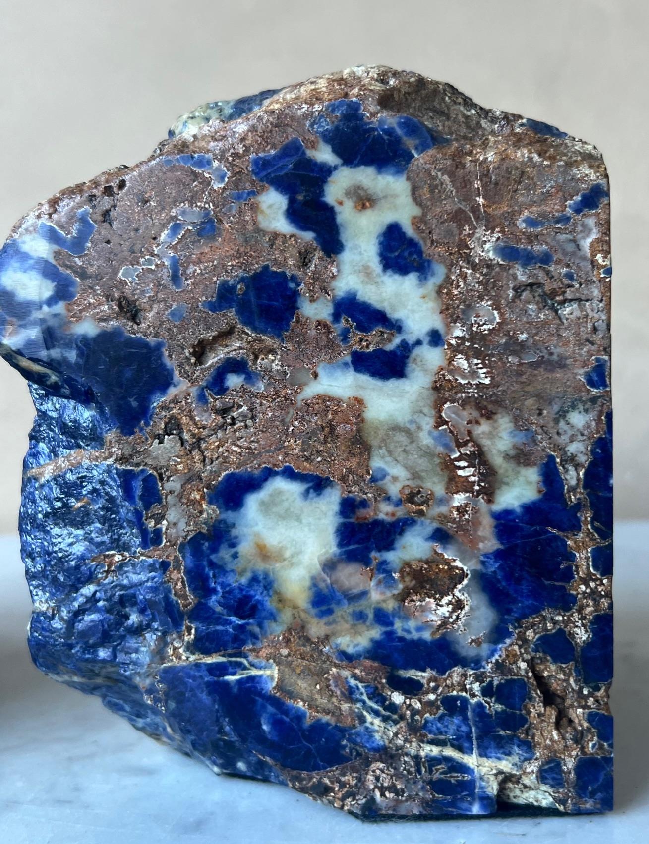 Par de sujetalibros de piedra de sodalita azul vibrante en Bueno estado para la venta en Ross, CA