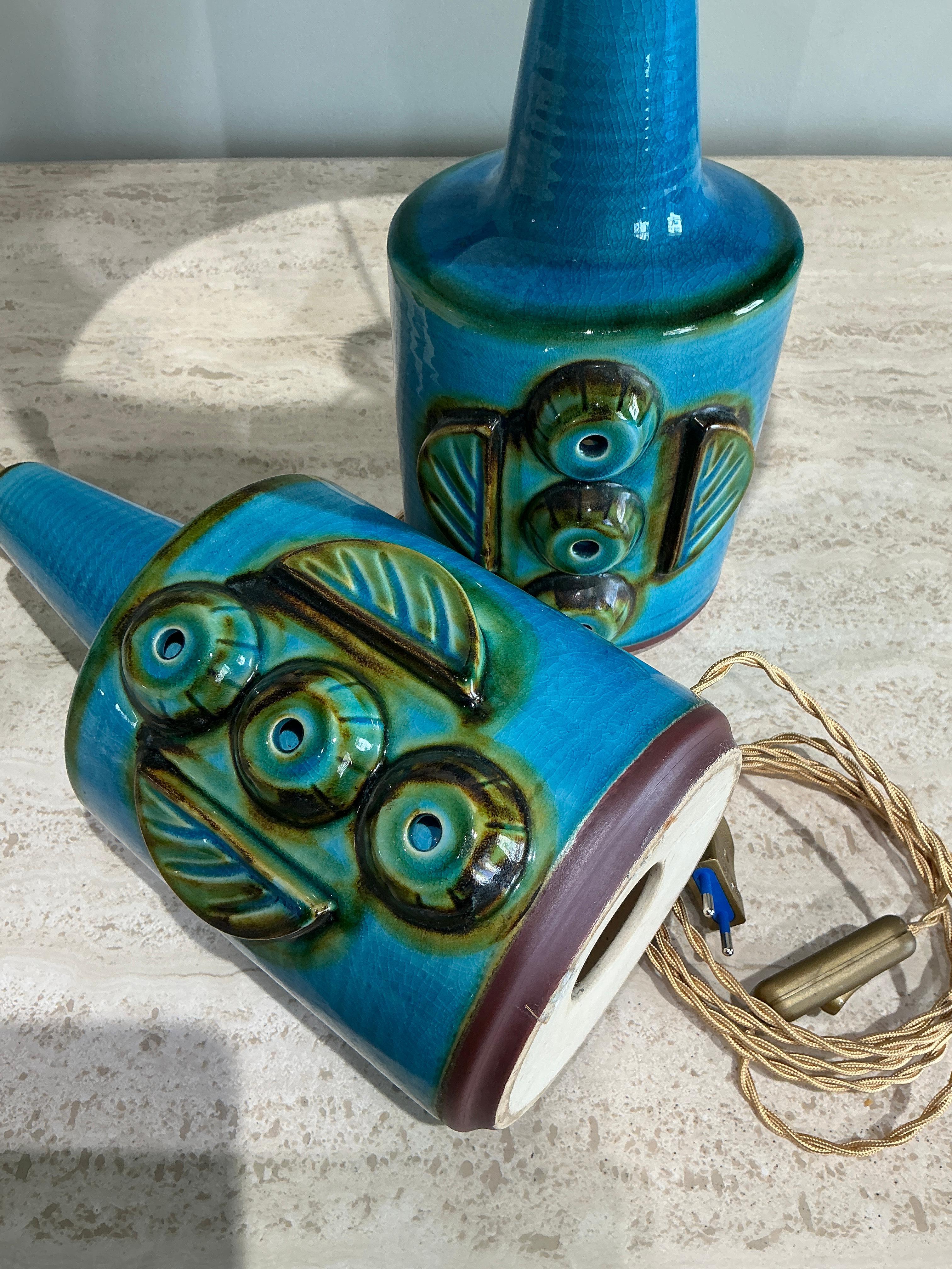 Belle paire de lampes en céramique bleue et verte de Soholm Danemark 1970
Estampillé - Recâblé pour l'UE 

Hauteur de la céramique : 30 cm 