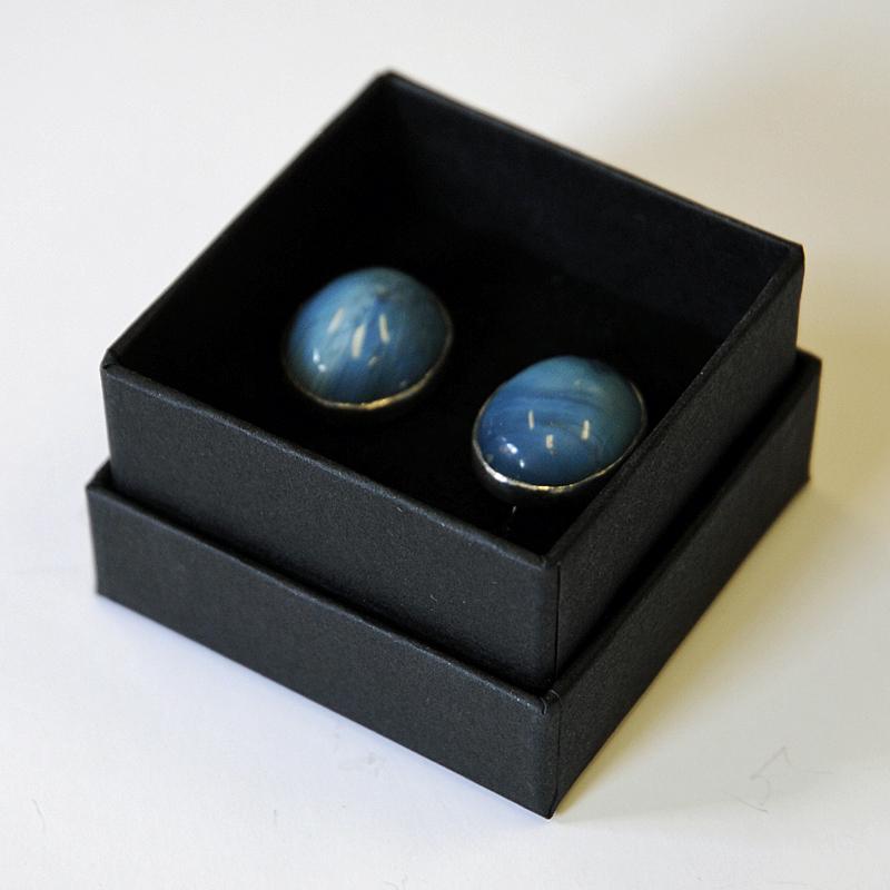 Beautiful blue vintage 'Bergslagen stone' ear rings by Asp AB Gustaf, Hedemora 1971. Sweden. These beautiful stones has various shades of blue color and are originally the 