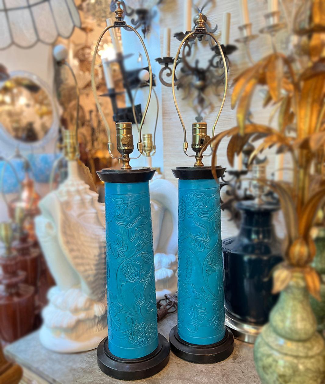 Paar blaue Lampen aus bearbeitetem Leder im Angebot 2