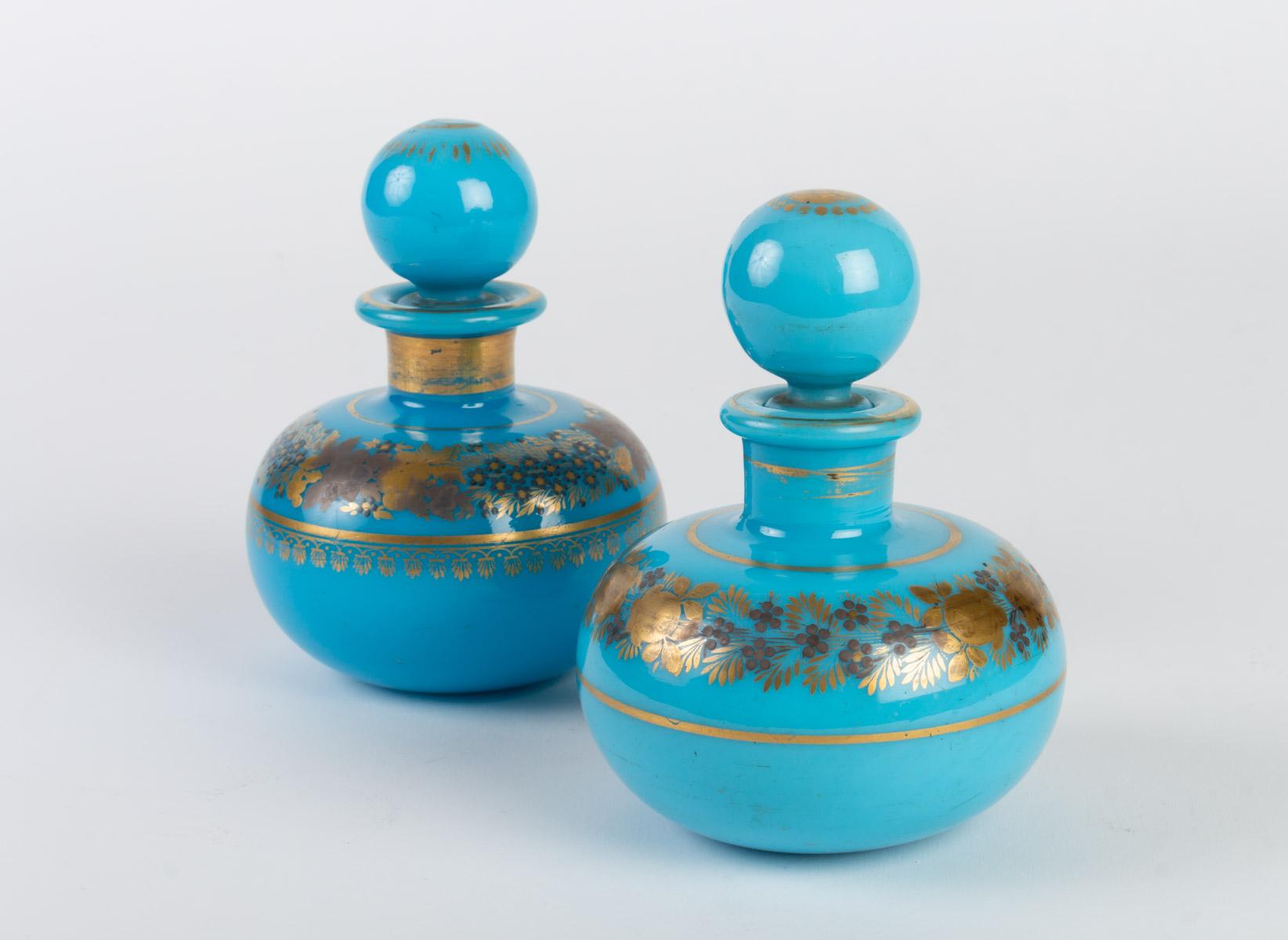 Pair of blue turquoise opaline bottles, gilded by Desvignes Design, Charles X period, 1830-1840

Measures: H 14cm, D 10cm.