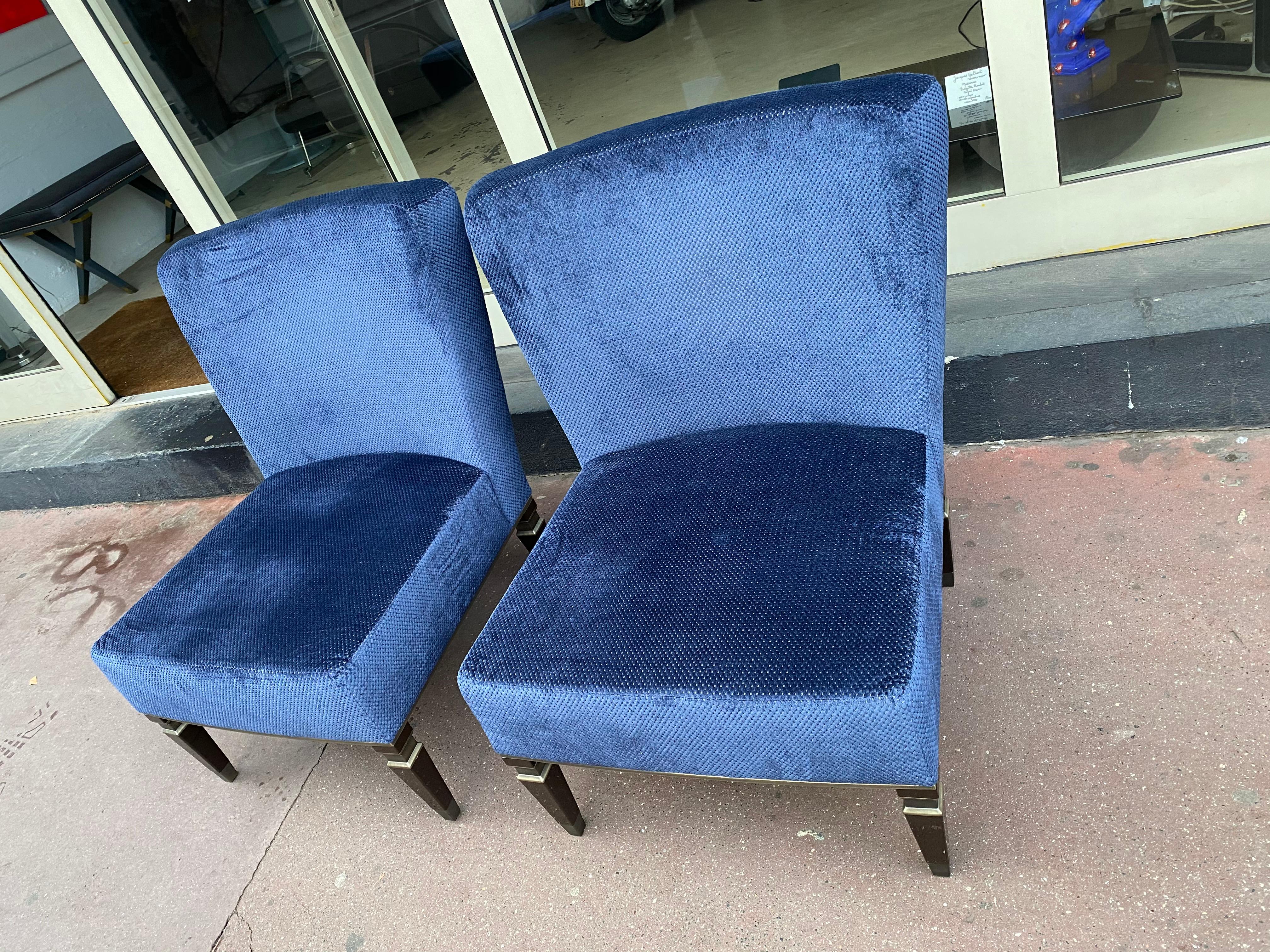Pair of armchairs 
Heritage, 2020
Luxury armchairs
Blue velvet / wood / metal
Signed at the back of the chairs
New 
Measures: 73 W x 62 D x 86 H cm 
Seat 43 cm.