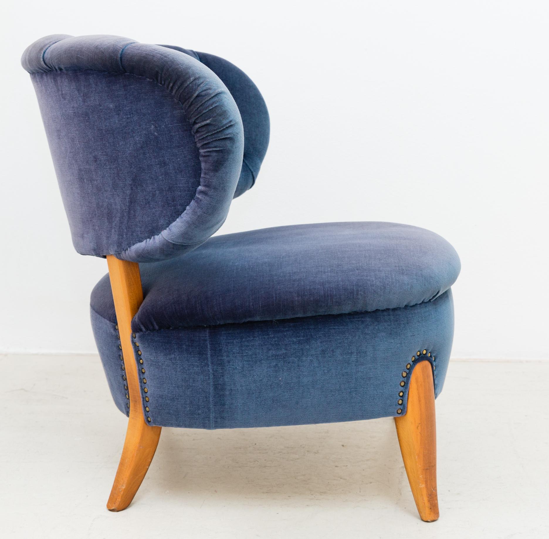 Swedish Pair of Blue Velvet Easy Chairs by Otto Schulz For Sale