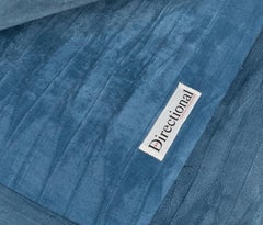 Coppia di grandi pouf in velluto blu di Directional