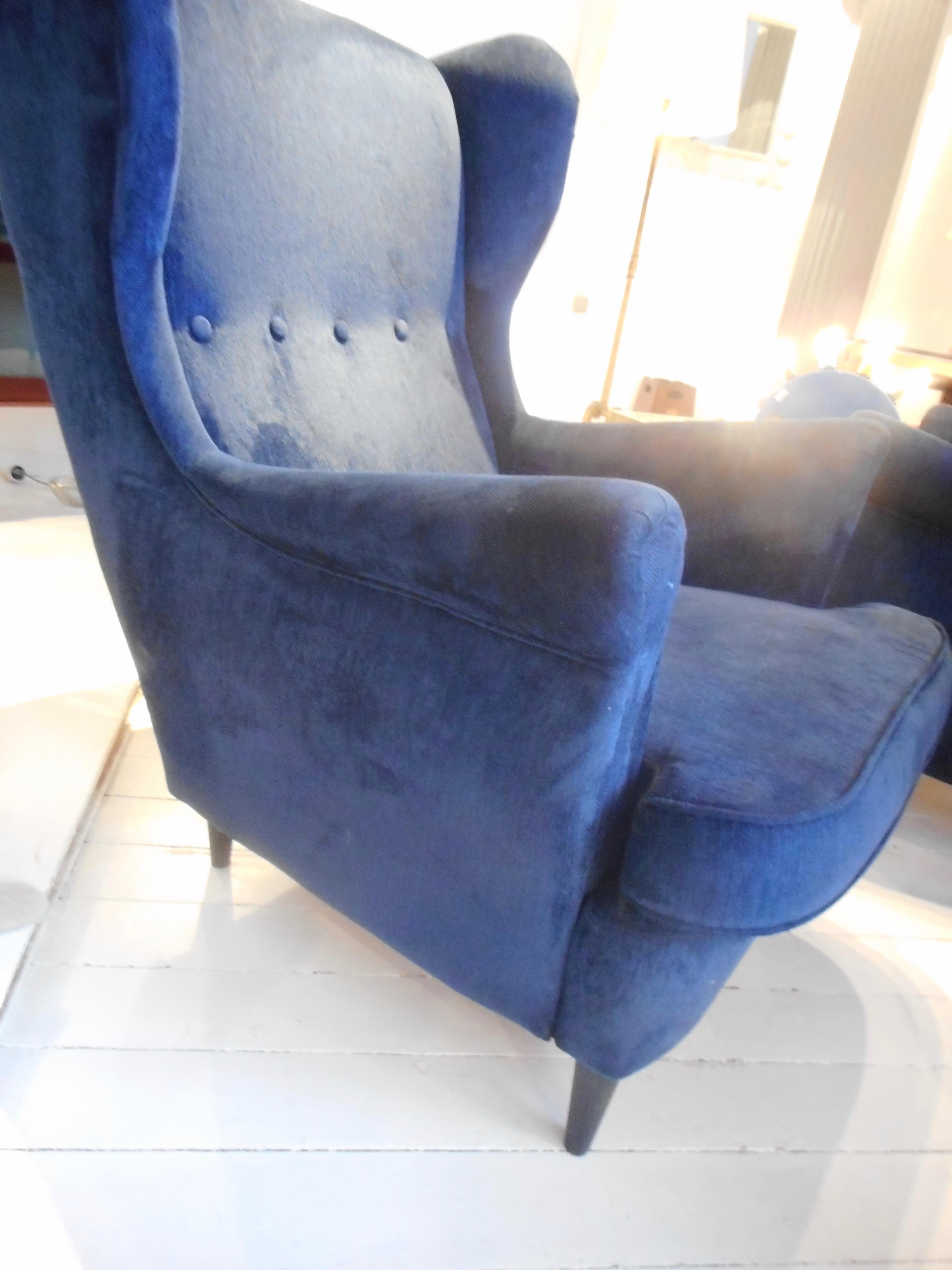 Mid-20th Century Pair of Blue Velvet Wingback Armchairs, Italy, 1950s