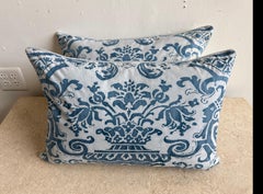 Paire de coussins vénitiens bleus de Fortuny