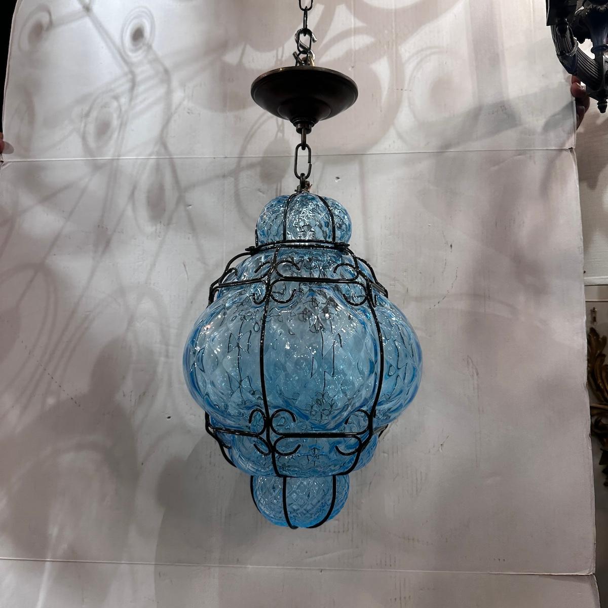 Paar blaue venezianische Laternen, einzeln verkauft im Angebot 3