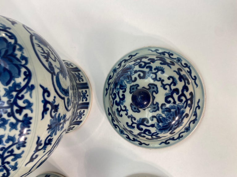 Pair of Blue and White Chinese Ginger Jars In Good Condition For Sale In La Plata, MD