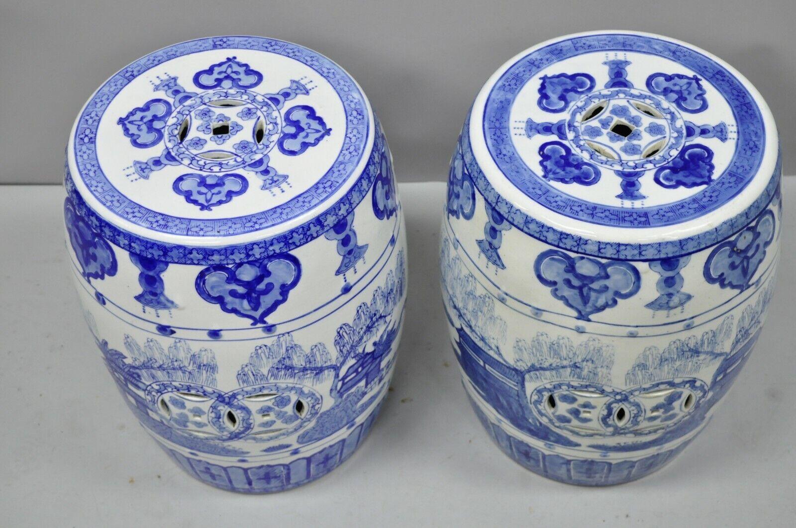 Paar chinesische orientalische Trommel-Gartenstühle aus blauem und weißem Porzellan (Chinesischer Export) im Angebot