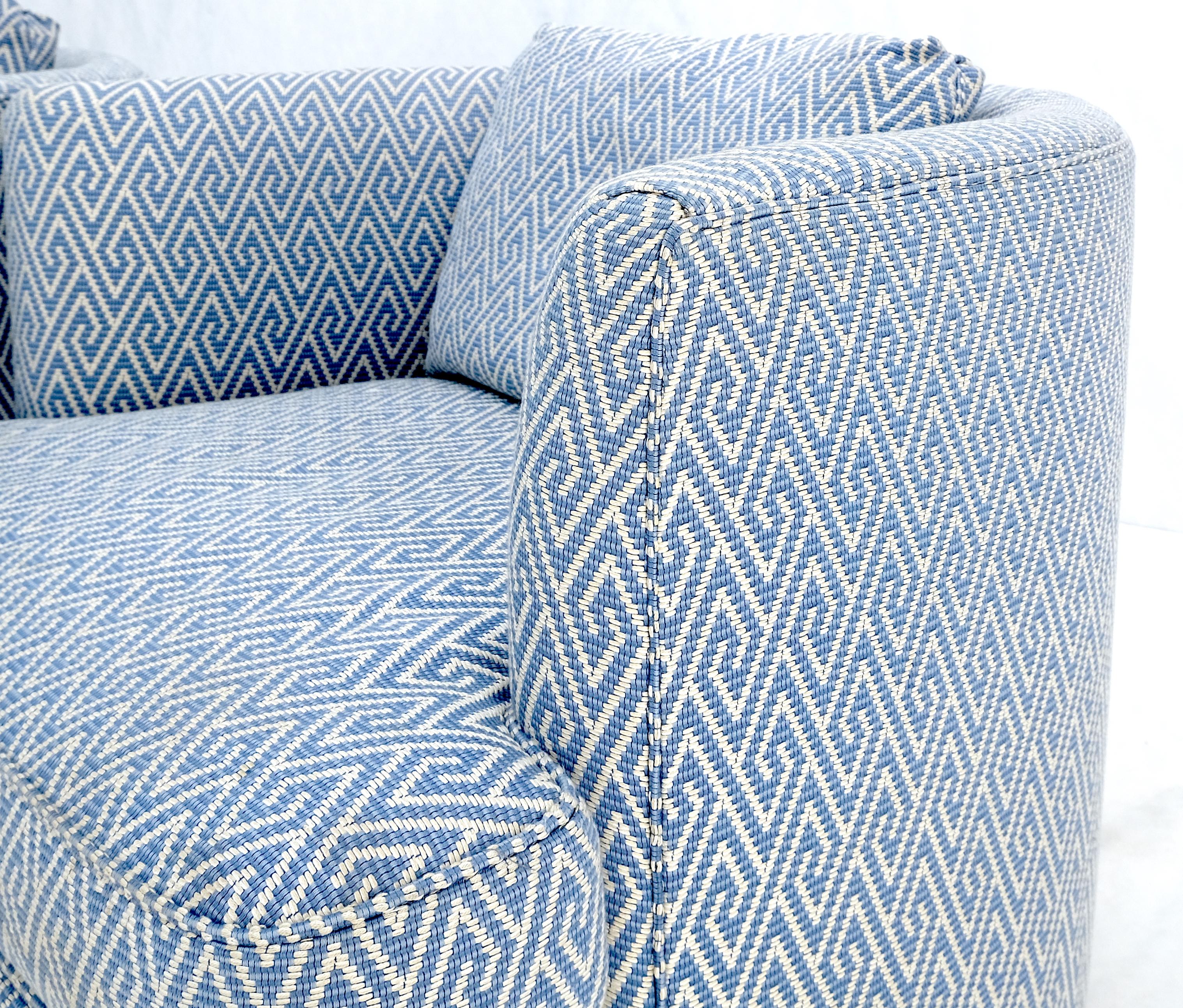 Mid-Century Modern Paire de  Chaises pivotantes à dossier baril vintage MCM, tapissées bleu et blanc  en vente
