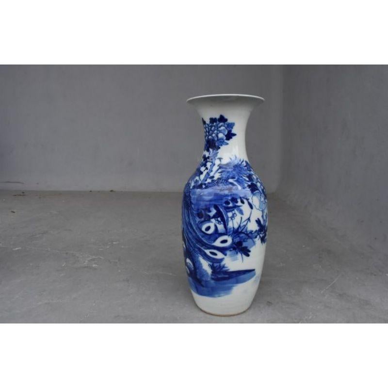 Paire de vases chinois bleu blanc, 58 cm de haut et 24 cm de diamètre. A noter une grande fissure sur le col de l'un des vases.

Informations complémentaires :
MATERIAL : Faïence et céramique
Dimension : 24 L x 24 L x 57 H cm.
 