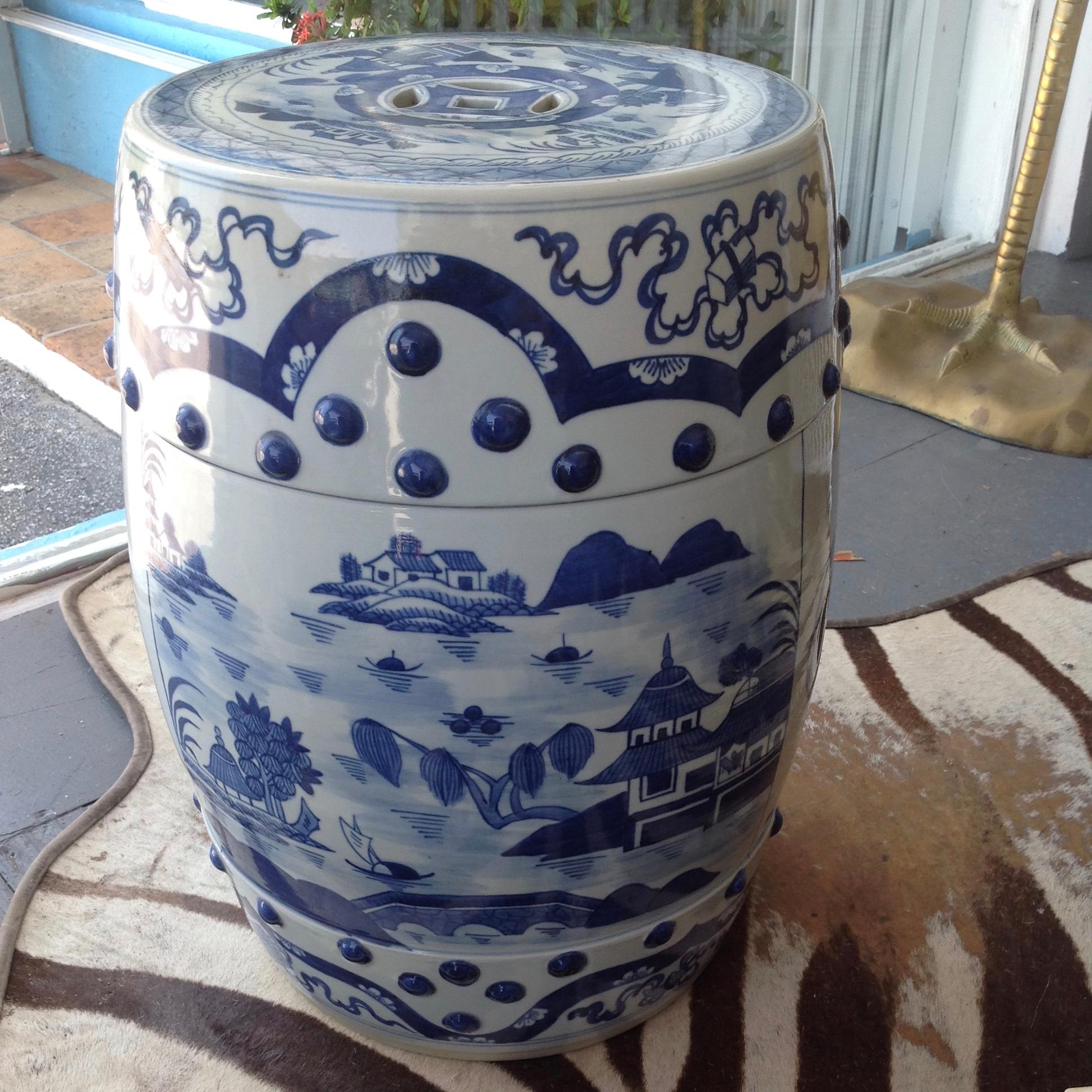 Beautiful design with pierced sides and tops.
Modeled after the Classic design.
A visually stunning pair.