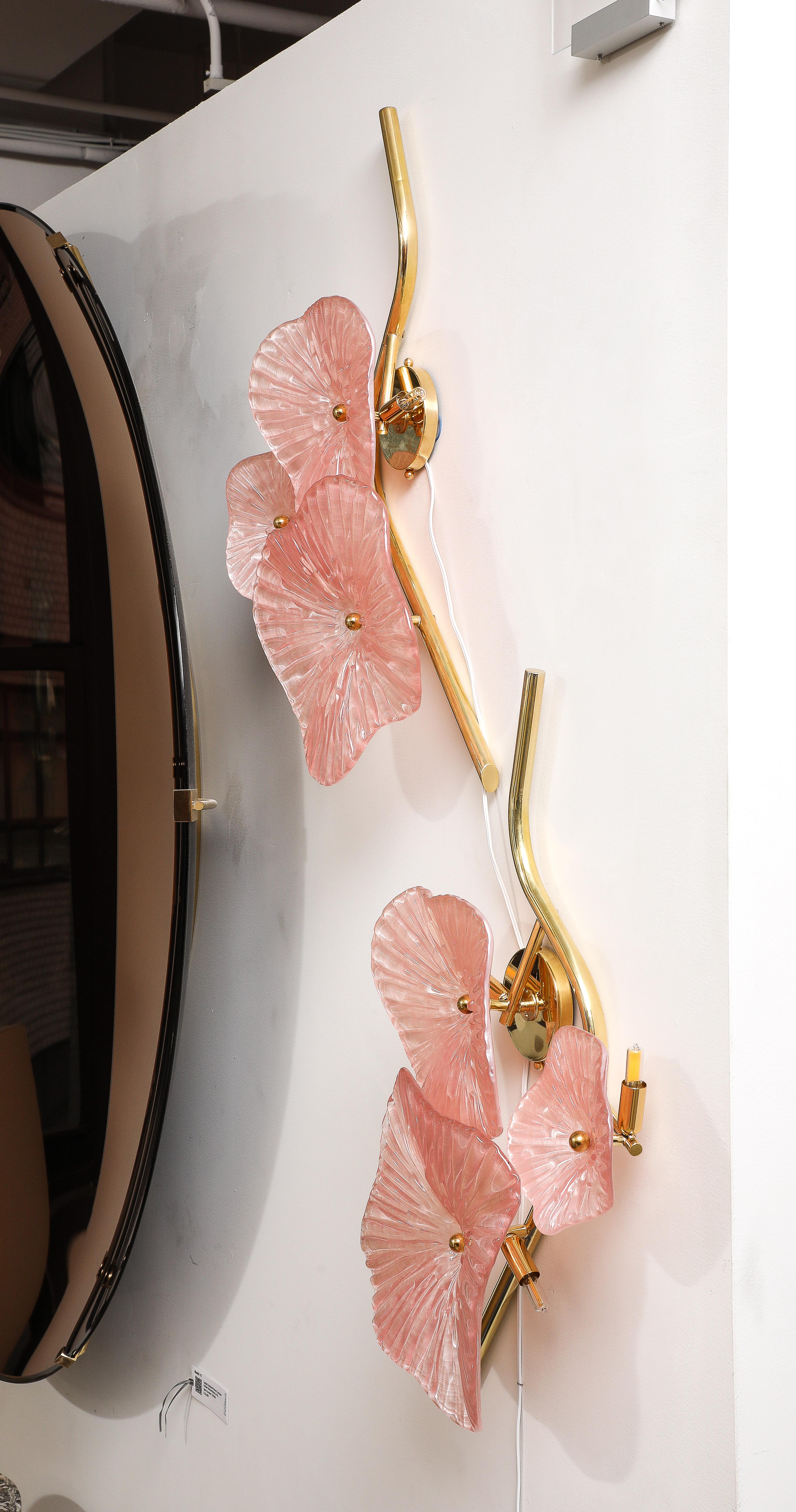  Paire d'appliques en verre de Murano « Flower » et laiton rose pâle, Italie en vente 2