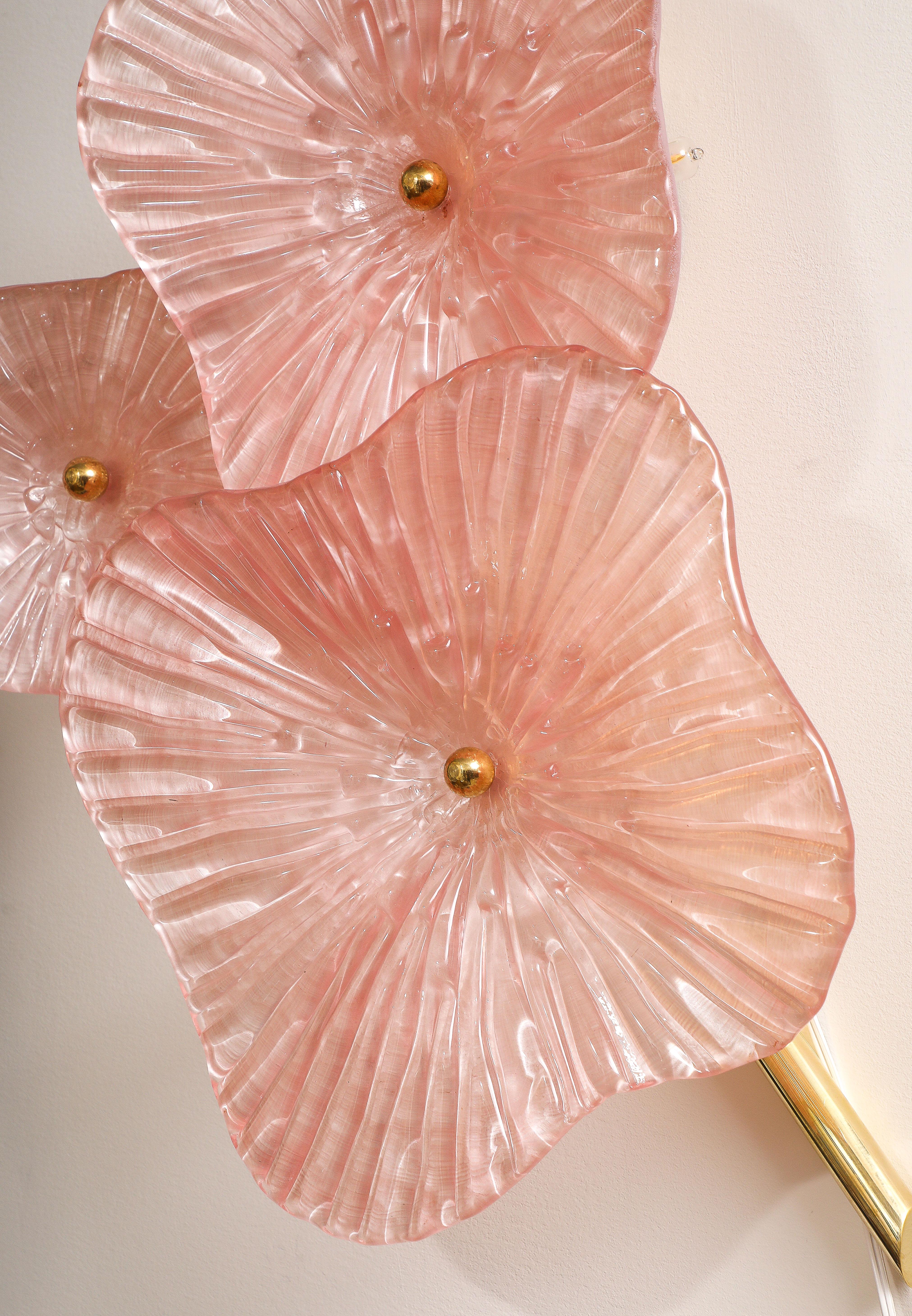  Paire d'appliques en verre de Murano « Flower » et laiton rose pâle, Italie en vente 4