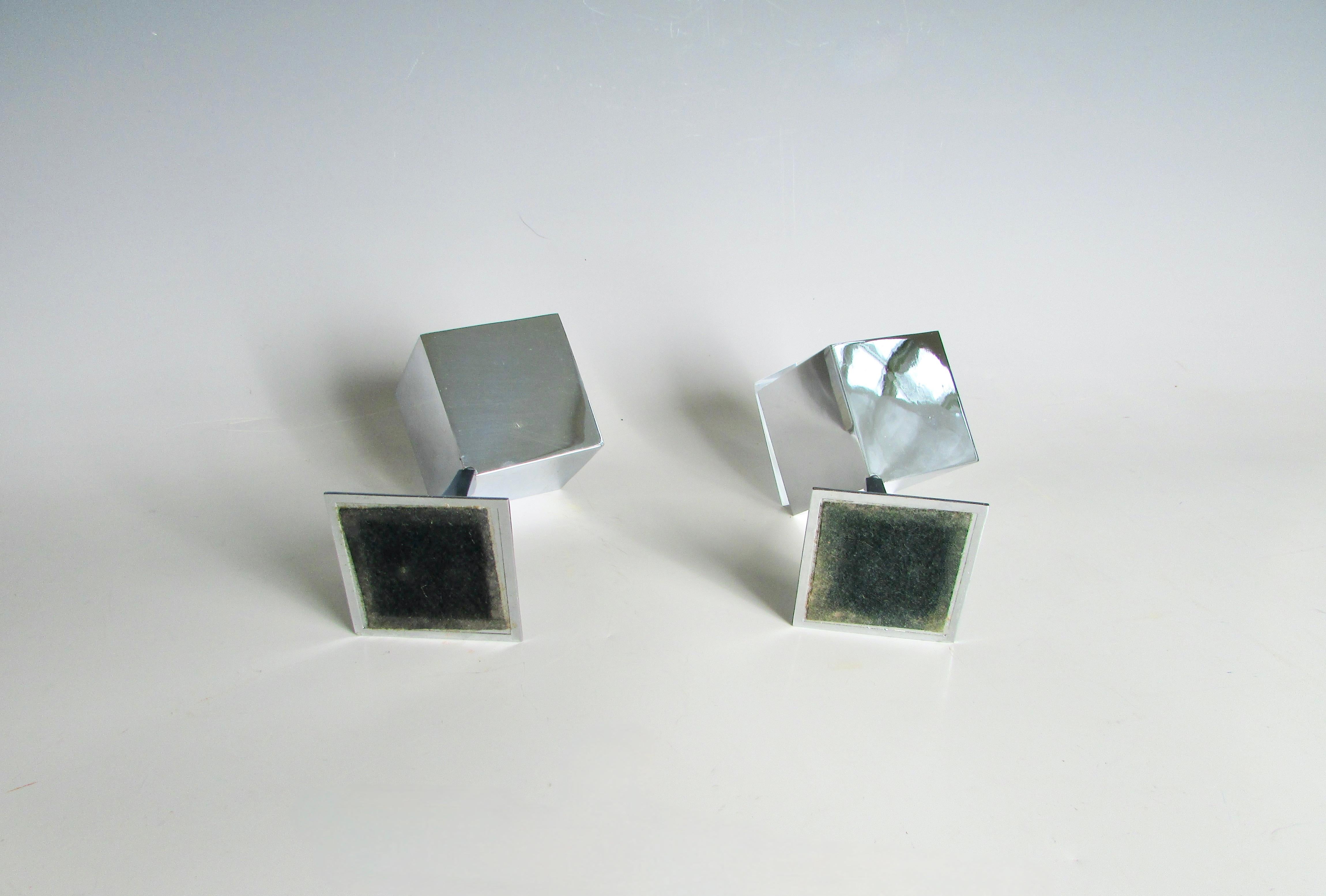 Polished Pair of Bob Cornell op art era photo cubes on rotating chrome base For Sale