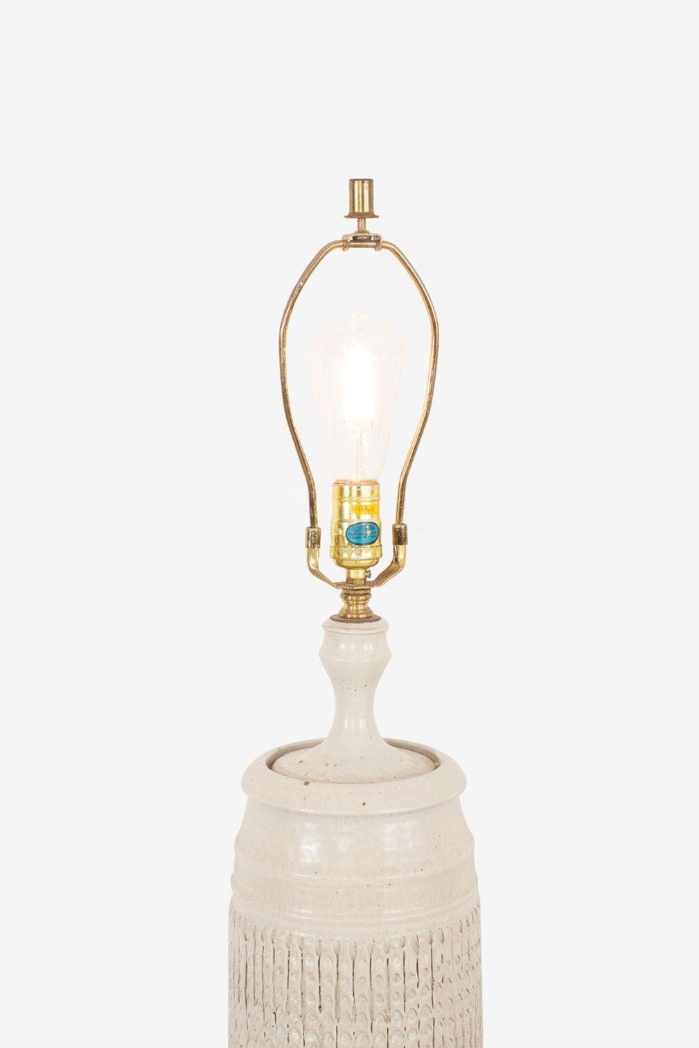 Coppia di lampade da tavolo in ceramica Bob Kinzie for Affiliated Craftsmen 1965c. in vendita 2
