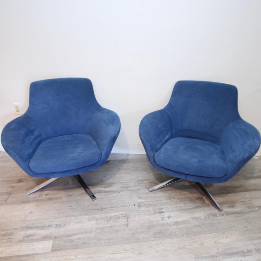 Very nice set of new, old stock chairs that were never installed. Designed by Pearson Lloyd in the late 90s, these are still in demand today.

Pearson Lloyd is a design office based in East London. Founded in 1997 and led by Luke Pearson and Tom
